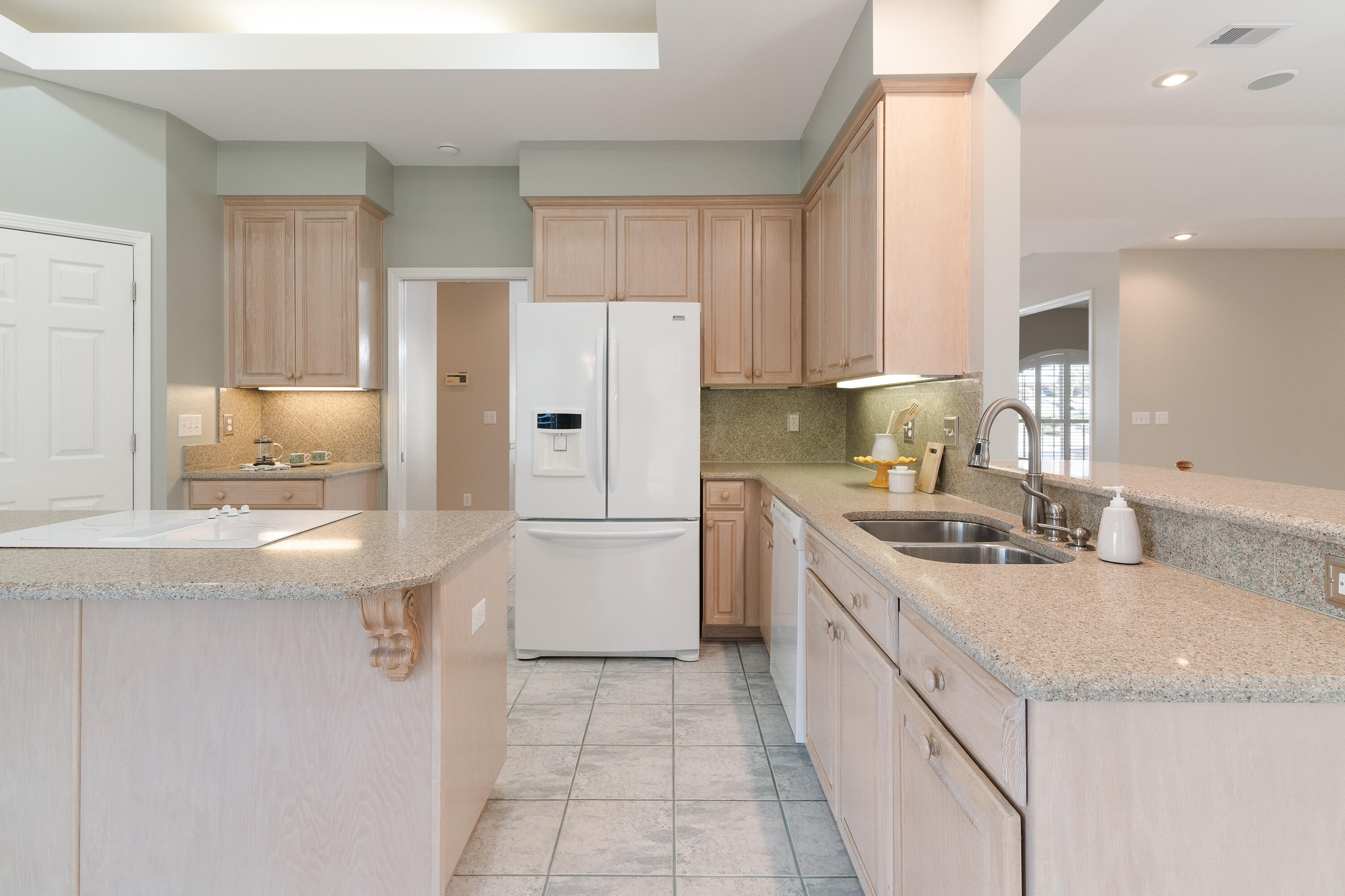 ROCKY BAYOU COUNTRY CLUB ESTATES 8 - Residential