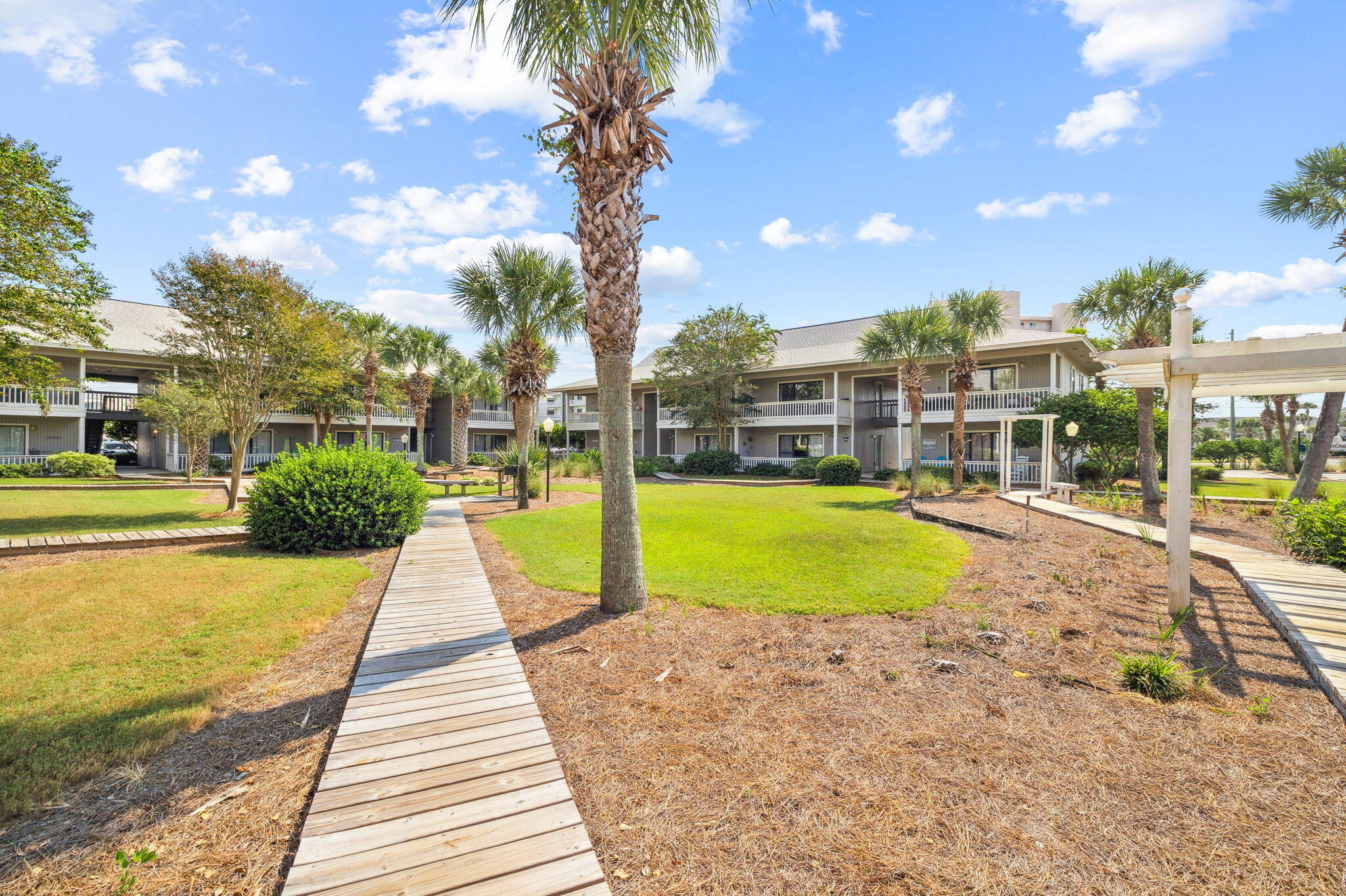 BEACHWOOD VILLAS CONDO - Residential