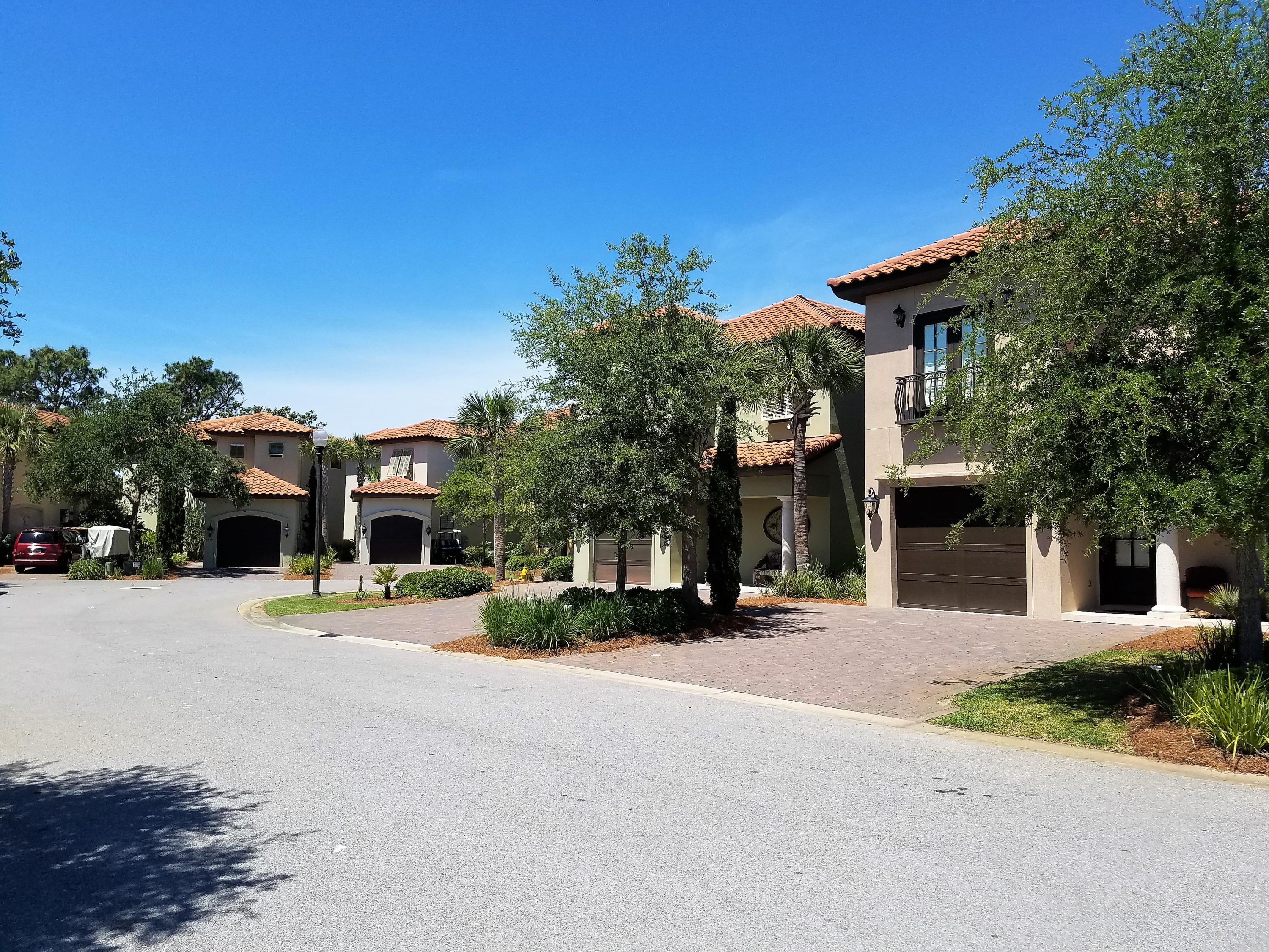 VILLA LAGO - Residential