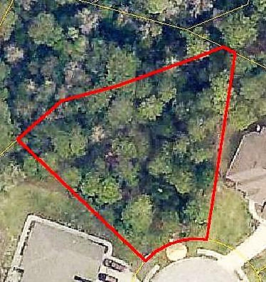 Almost 1/2 an acre lot in Swift Creek Plantation. Build your dream home in this sought after subdivision that has a fantastic location: convenient to beaches, shopping, Destin, and all the military bases.