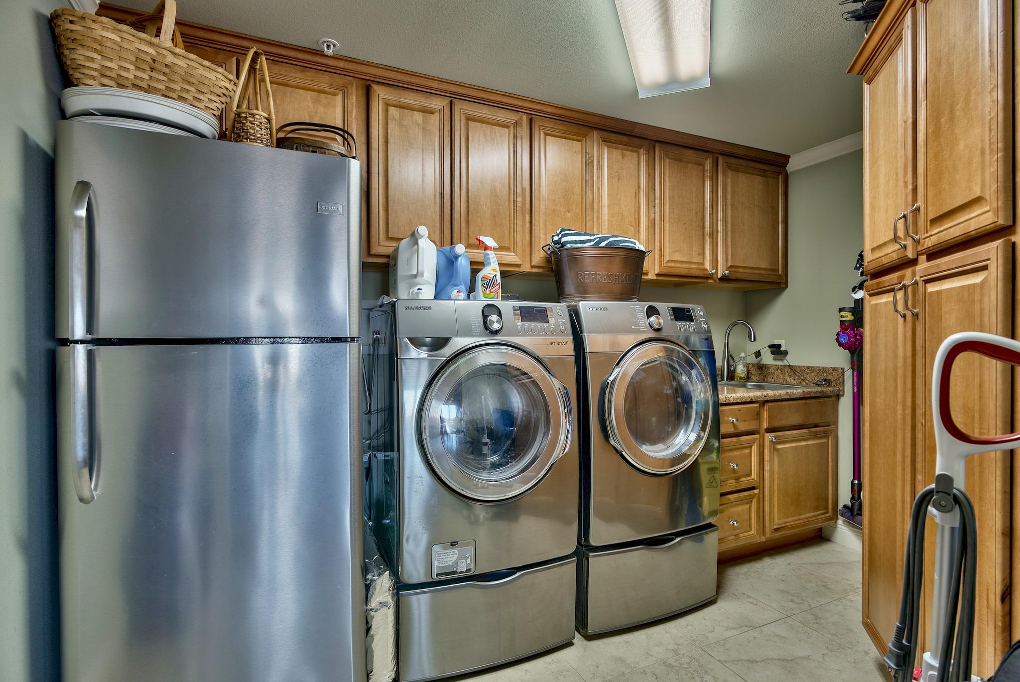 WATERVIEW TOWERS YACHT CLUB - Residential