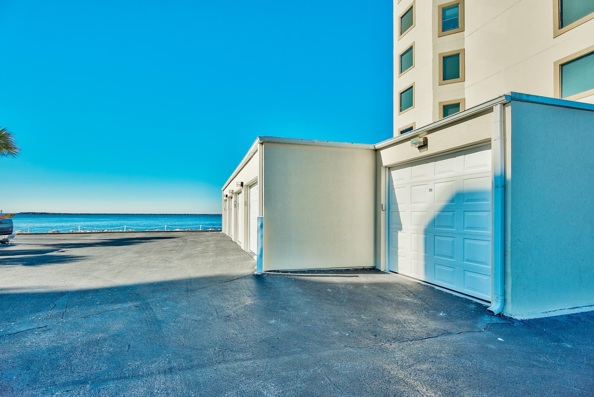 WATERVIEW TOWERS YACHT CLUB - Residential