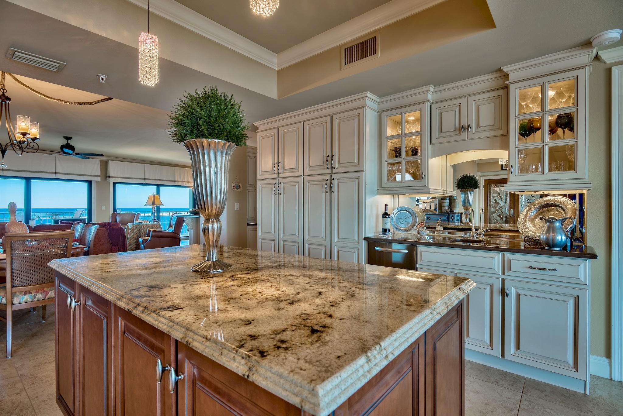 WATERVIEW TOWERS YACHT CLUB - Residential