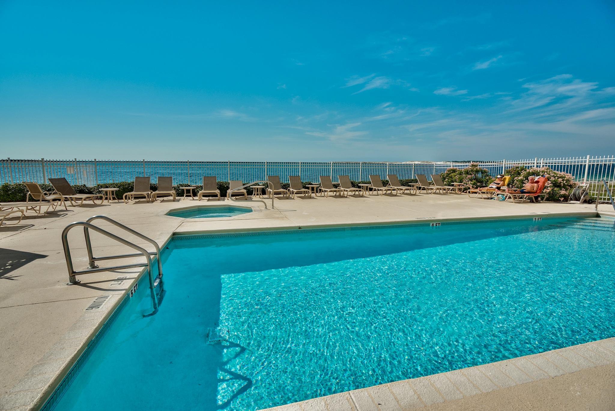 WATERVIEW TOWERS YACHT CLUB - Residential