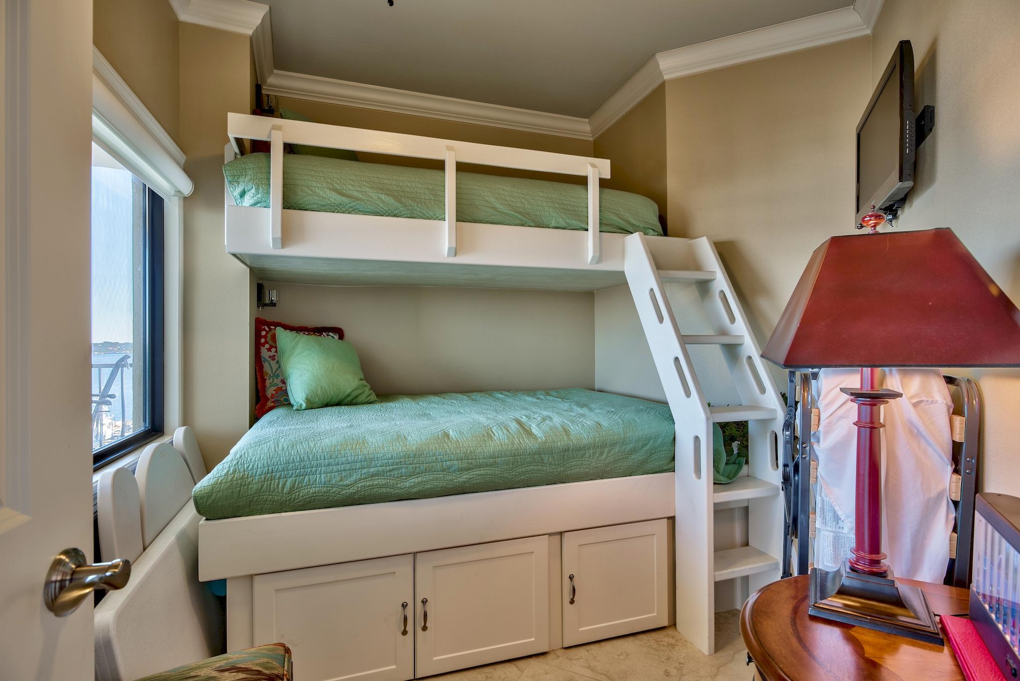 WATERVIEW TOWERS YACHT CLUB - Residential