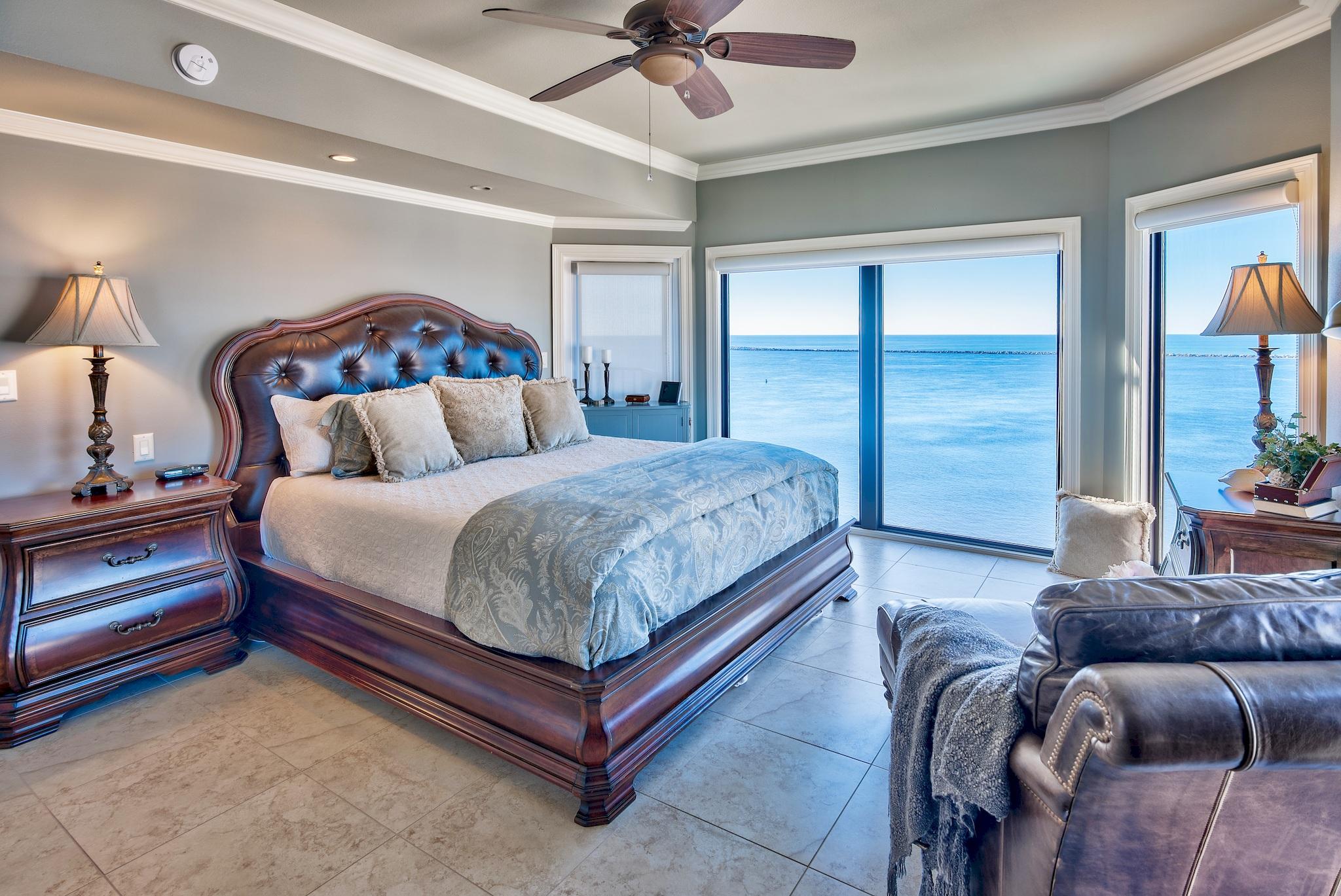 WATERVIEW TOWERS YACHT CLUB - Residential