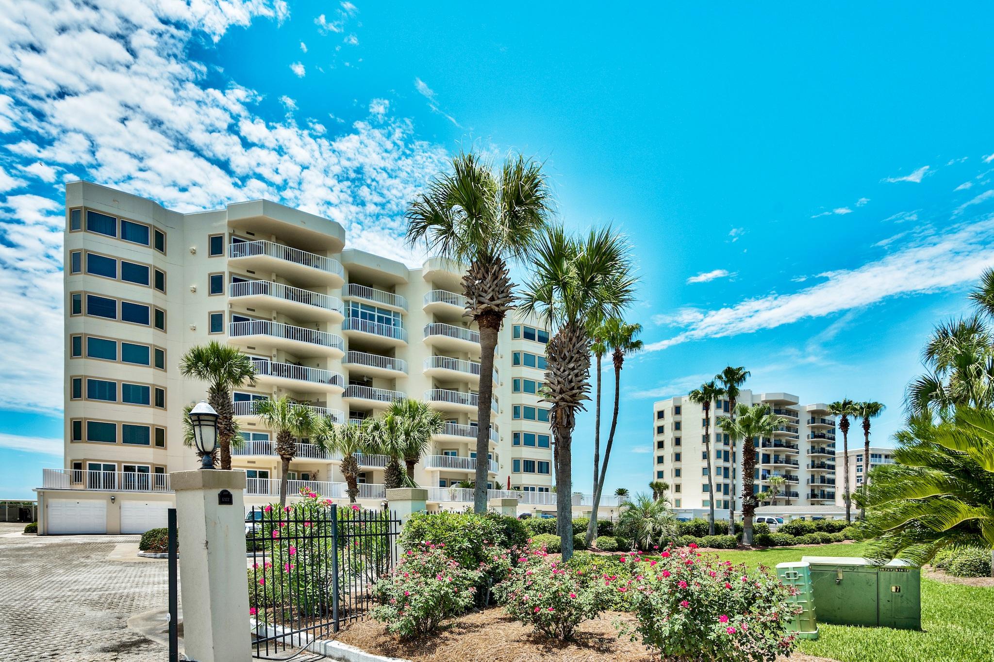 WATERVIEW TOWERS YACHT CLUB - Residential