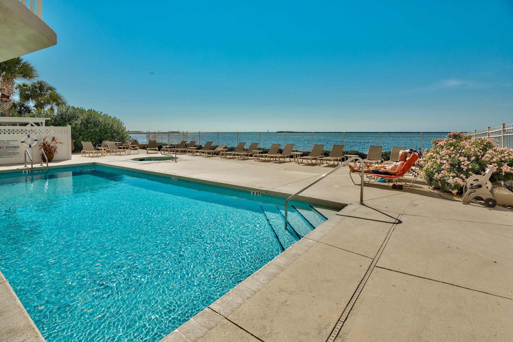 WATERVIEW TOWERS YACHT CLUB - Residential