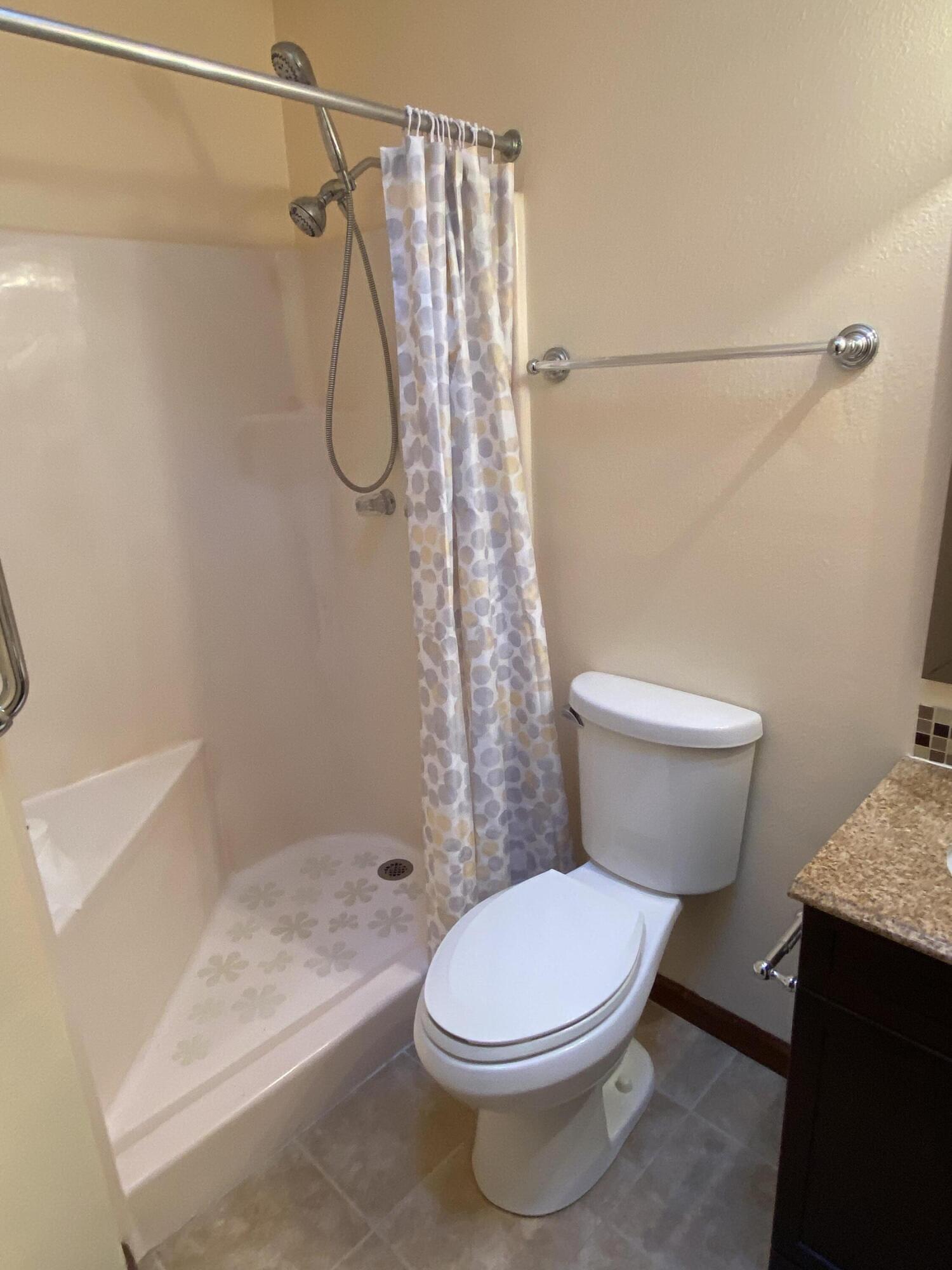 PINE MEADOWS #3 PHASE II LOT 19 BLK A - Residential Lease