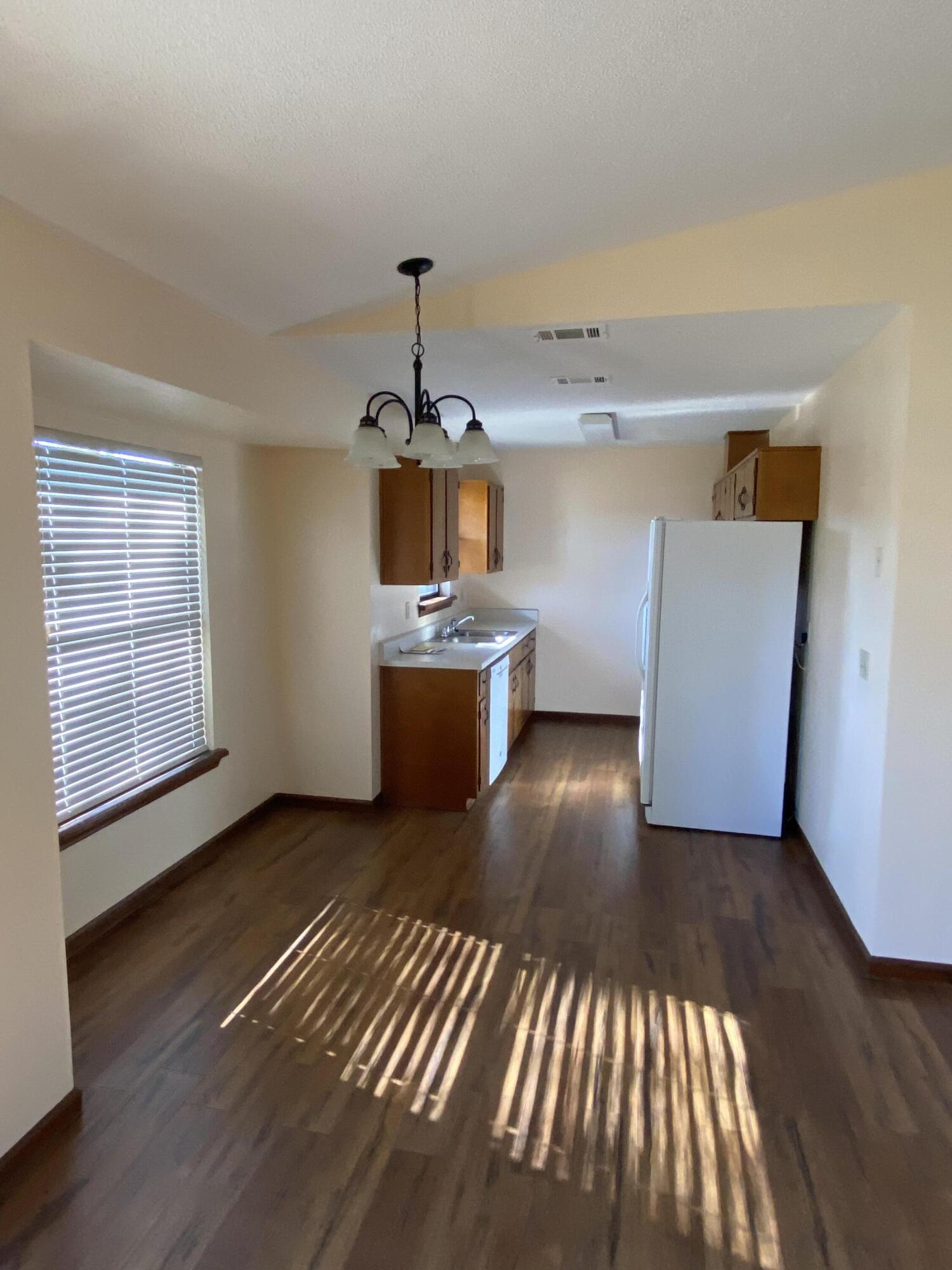PINE MEADOWS #3 PHASE II LOT 19 BLK A - Residential Lease