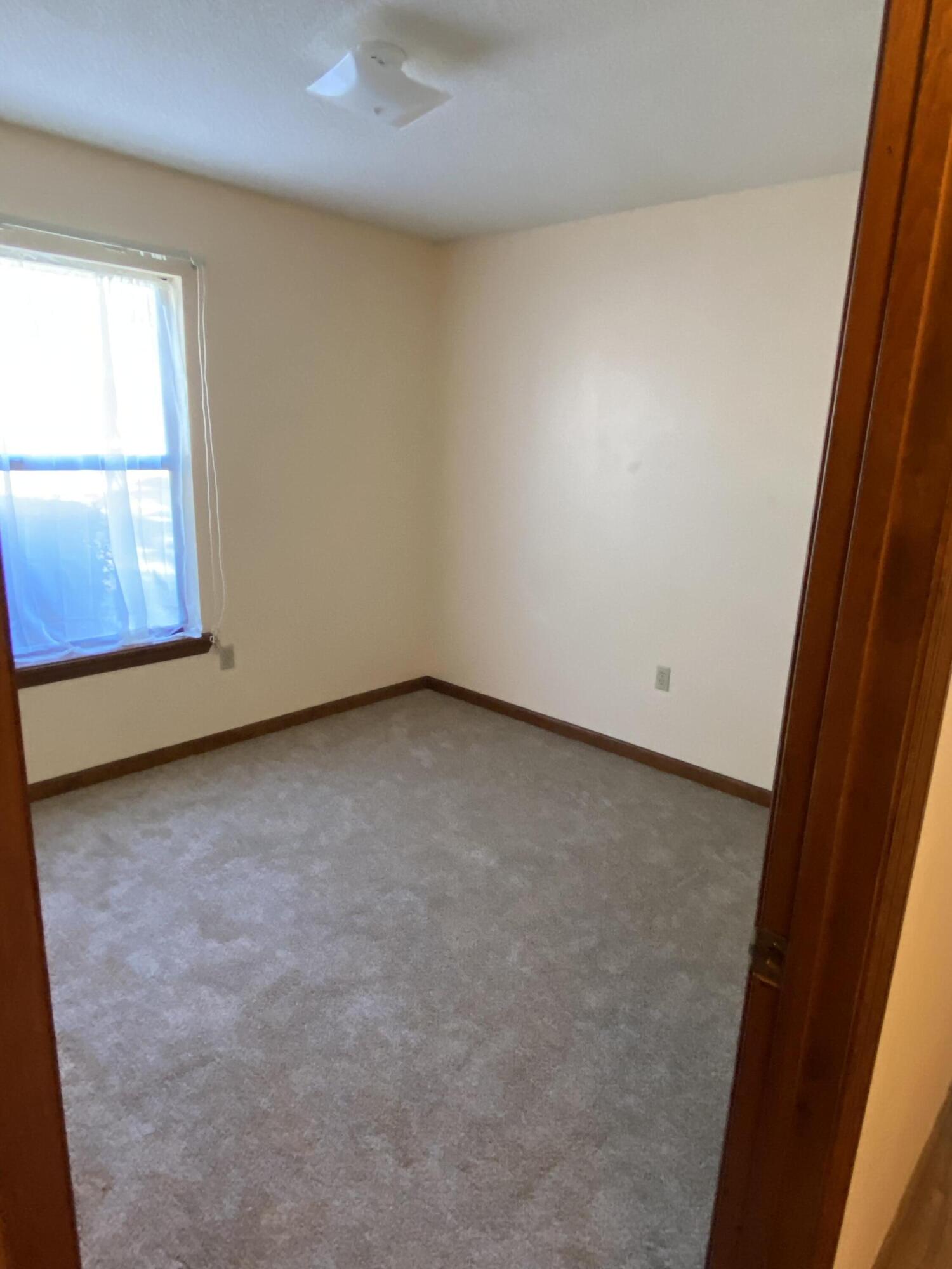 PINE MEADOWS #3 PHASE II LOT 19 BLK A - Residential Lease
