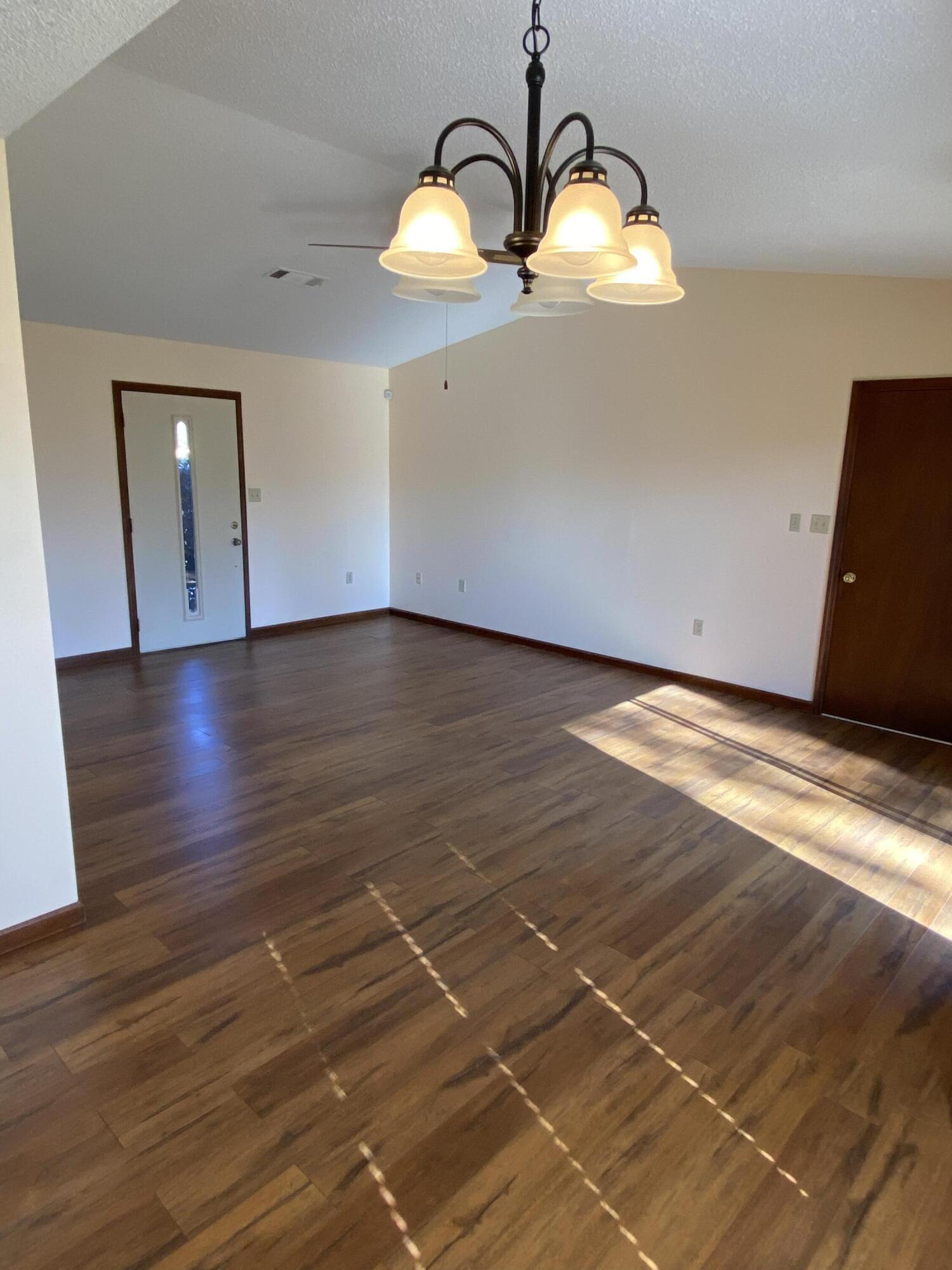 PINE MEADOWS #3 PHASE II LOT 19 BLK A - Residential Lease