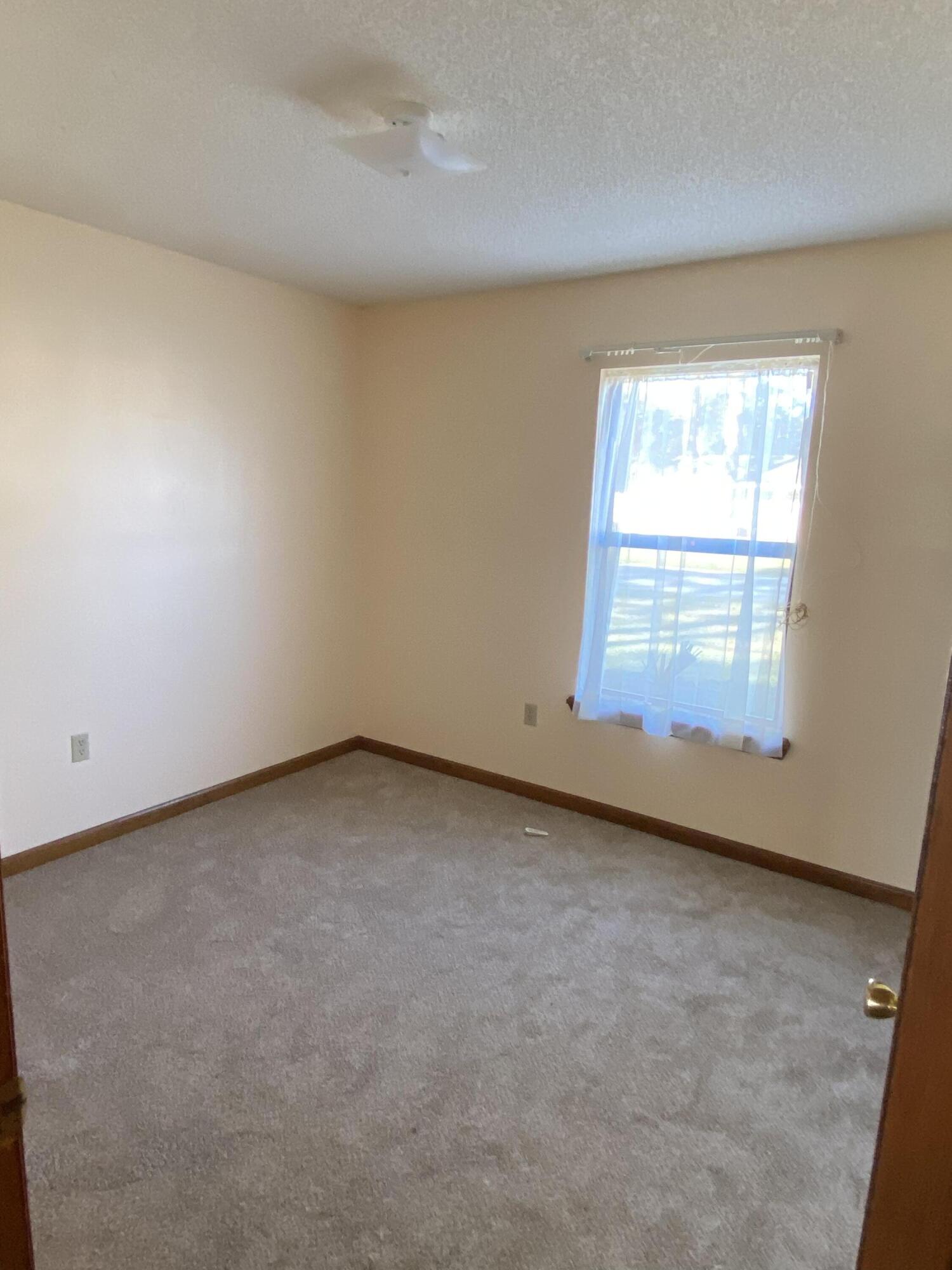 PINE MEADOWS #3 PHASE II LOT 19 BLK A - Residential Lease