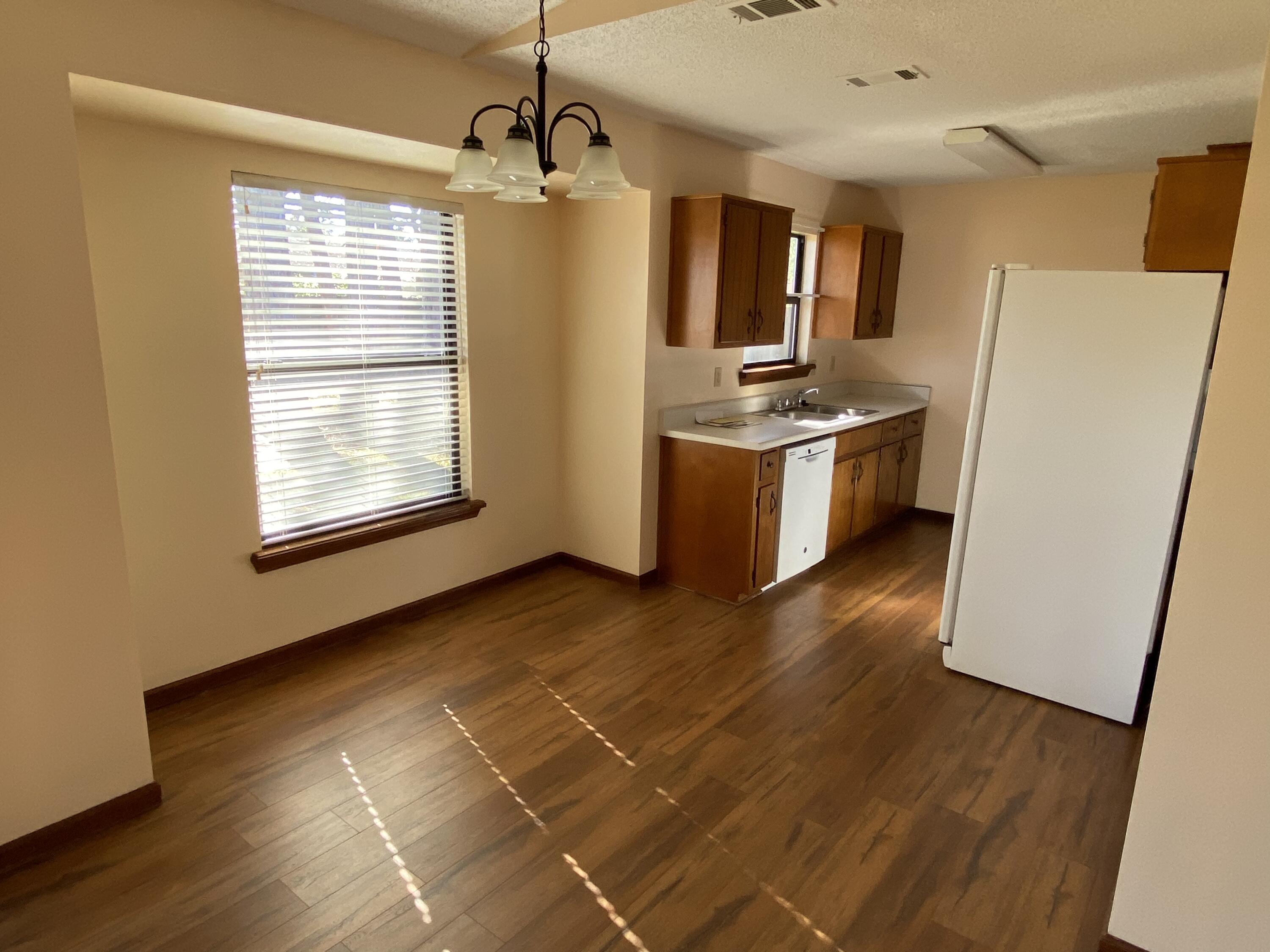 PINE MEADOWS #3 PHASE II LOT 19 BLK A - Residential Lease