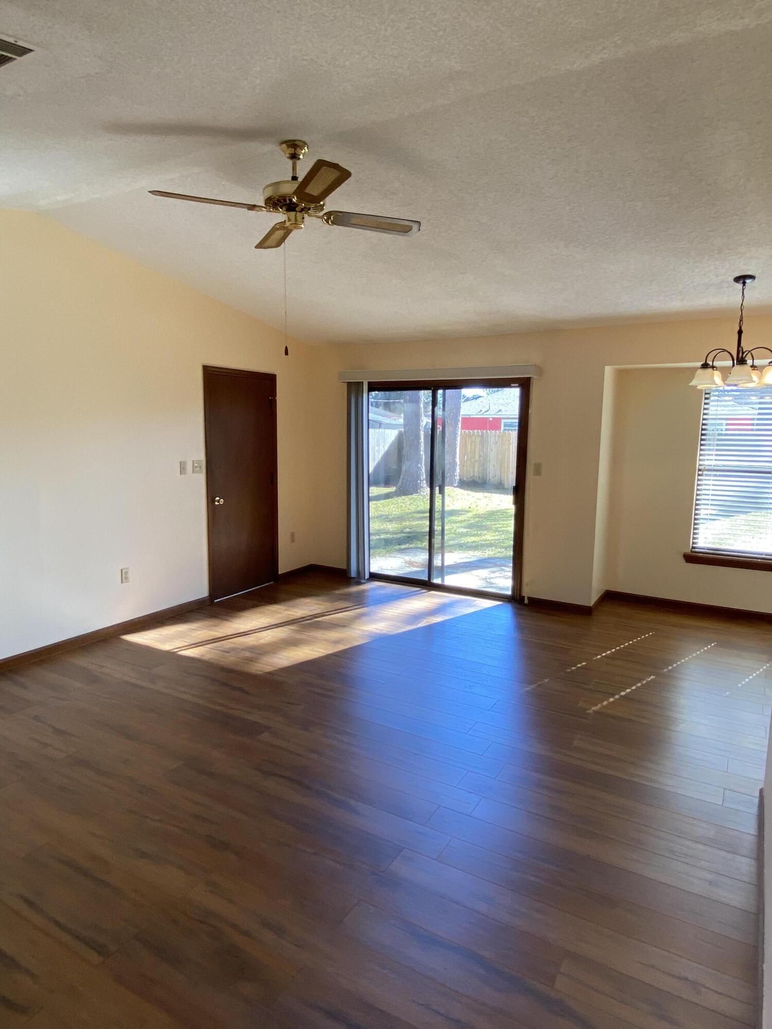 PINE MEADOWS #3 PHASE II LOT 19 BLK A - Residential Lease