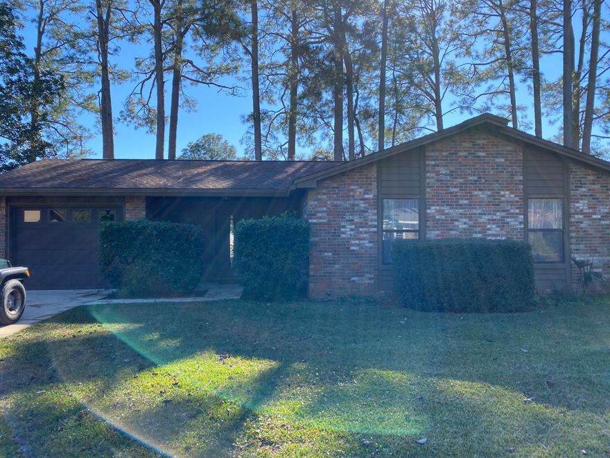 Rent reflects $30 discount if paid by the 1st of each month.Neat and clean 3 bed/2 bath ranch style home. Easy commute to Hurlburt, Eglin or the beaches and shopping; Walmart, Winn Dixie, Sams Club, Kohls, Lowes.  One year lease, no pets, no smoking, minimum of 700 clean credit, good verifiable employment and employment history, good verifiable rental and rental history.  See pictures of inside and some virtual staged to get an idea of how beautiful it can look! Drive by and call or text for availability and appointment to see interior. Carpet and pest control nonrefunable in lease upon vacating. Rent reflects discount when paid by the first of each month or before.