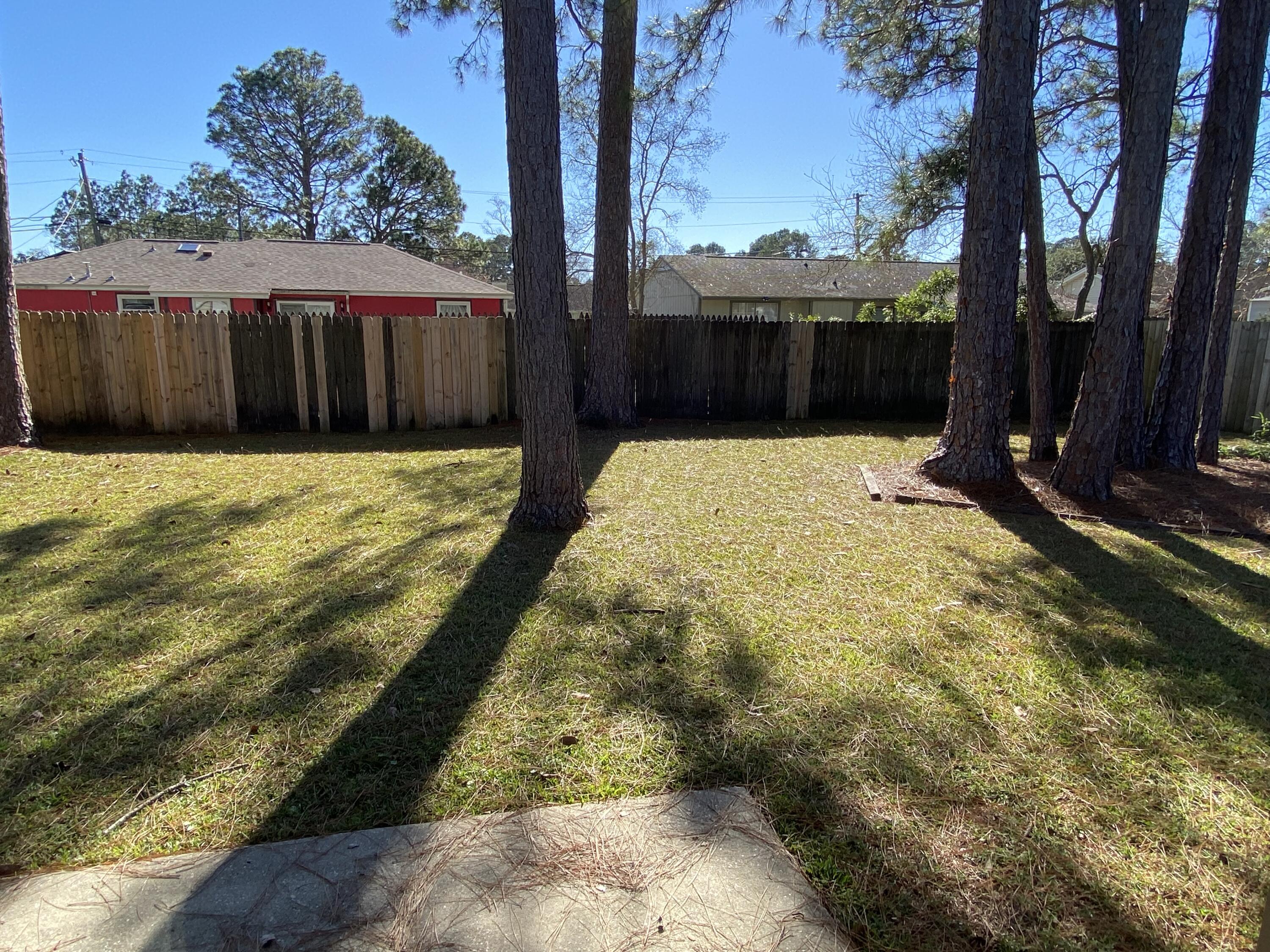 PINE MEADOWS #3 PHASE II LOT 19 BLK A - Residential Lease