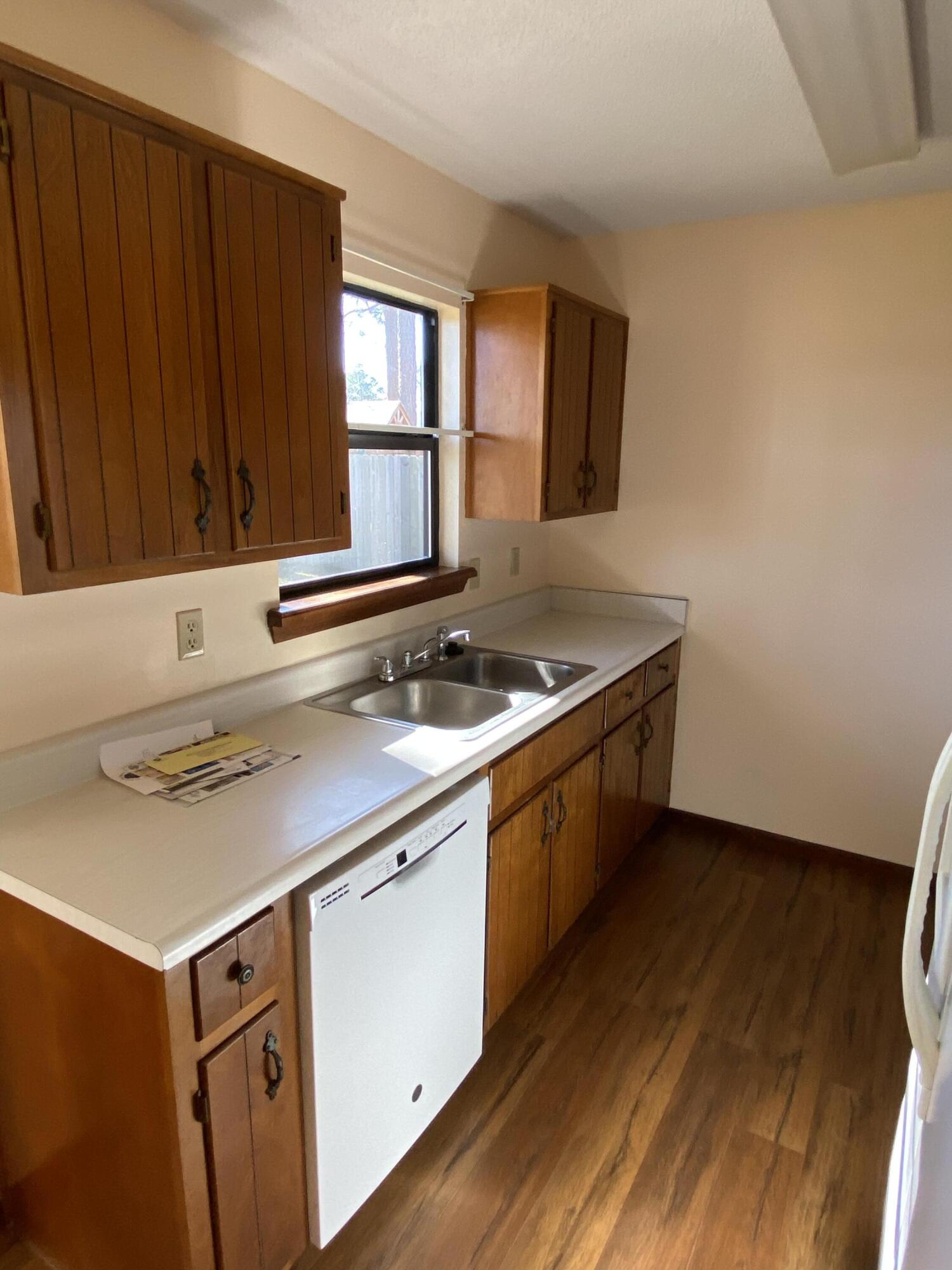 PINE MEADOWS #3 PHASE II LOT 19 BLK A - Residential Lease