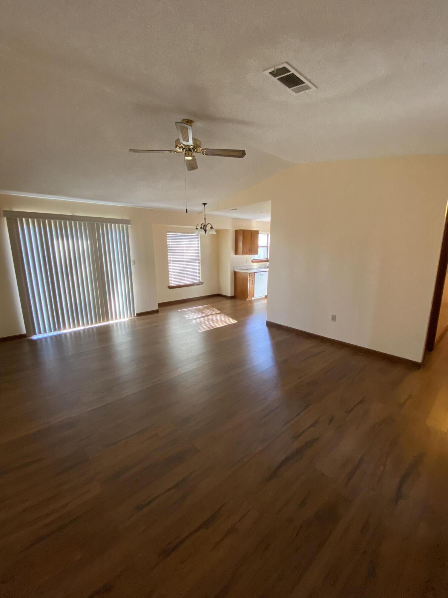 PINE MEADOWS #3 PHASE II LOT 19 BLK A - Residential Lease