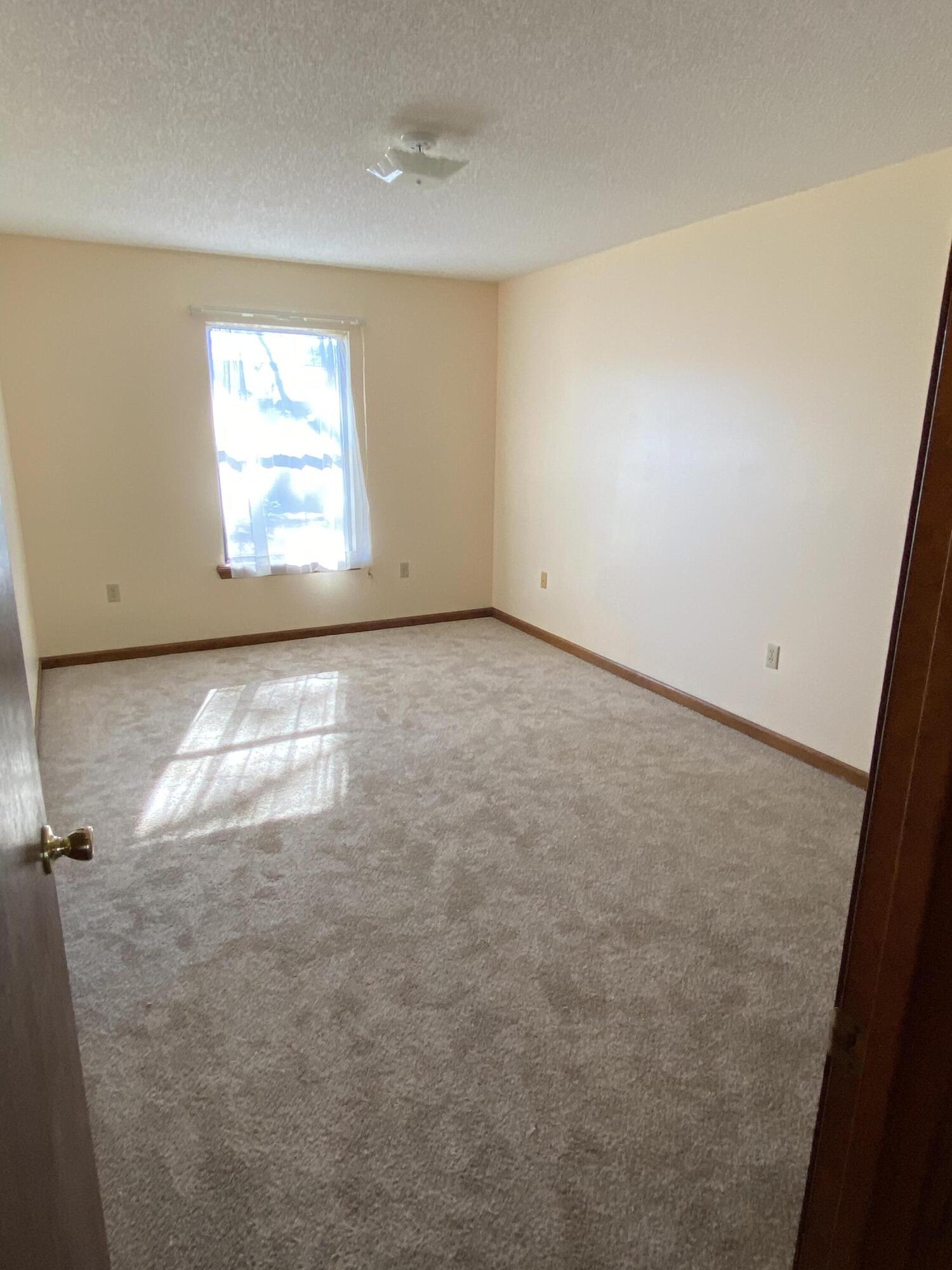 PINE MEADOWS #3 PHASE II LOT 19 BLK A - Residential Lease