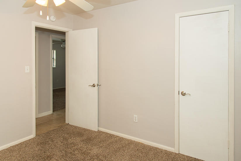 OAK TREE PARK - Residential Lease