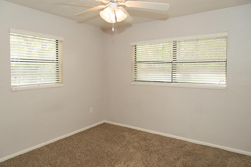 OAK TREE PARK - Residential Lease