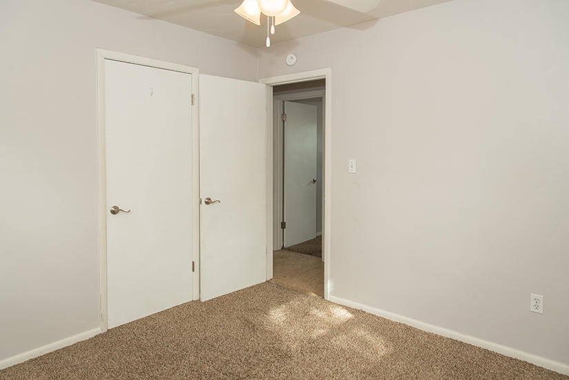 OAK TREE PARK - Residential Lease