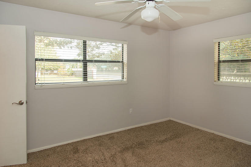 OAK TREE PARK - Residential Lease