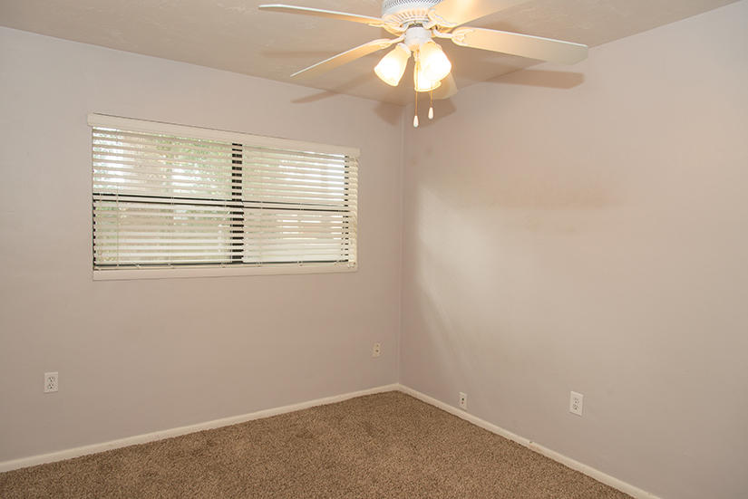 OAK TREE PARK - Residential Lease