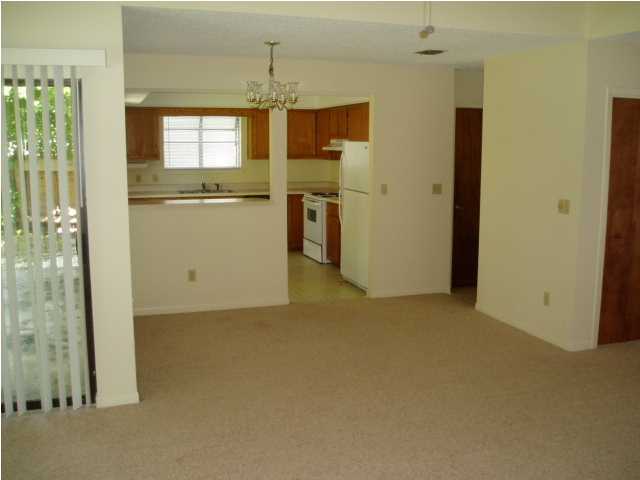 CHATEAU PRES DE LA MER - Residential Lease