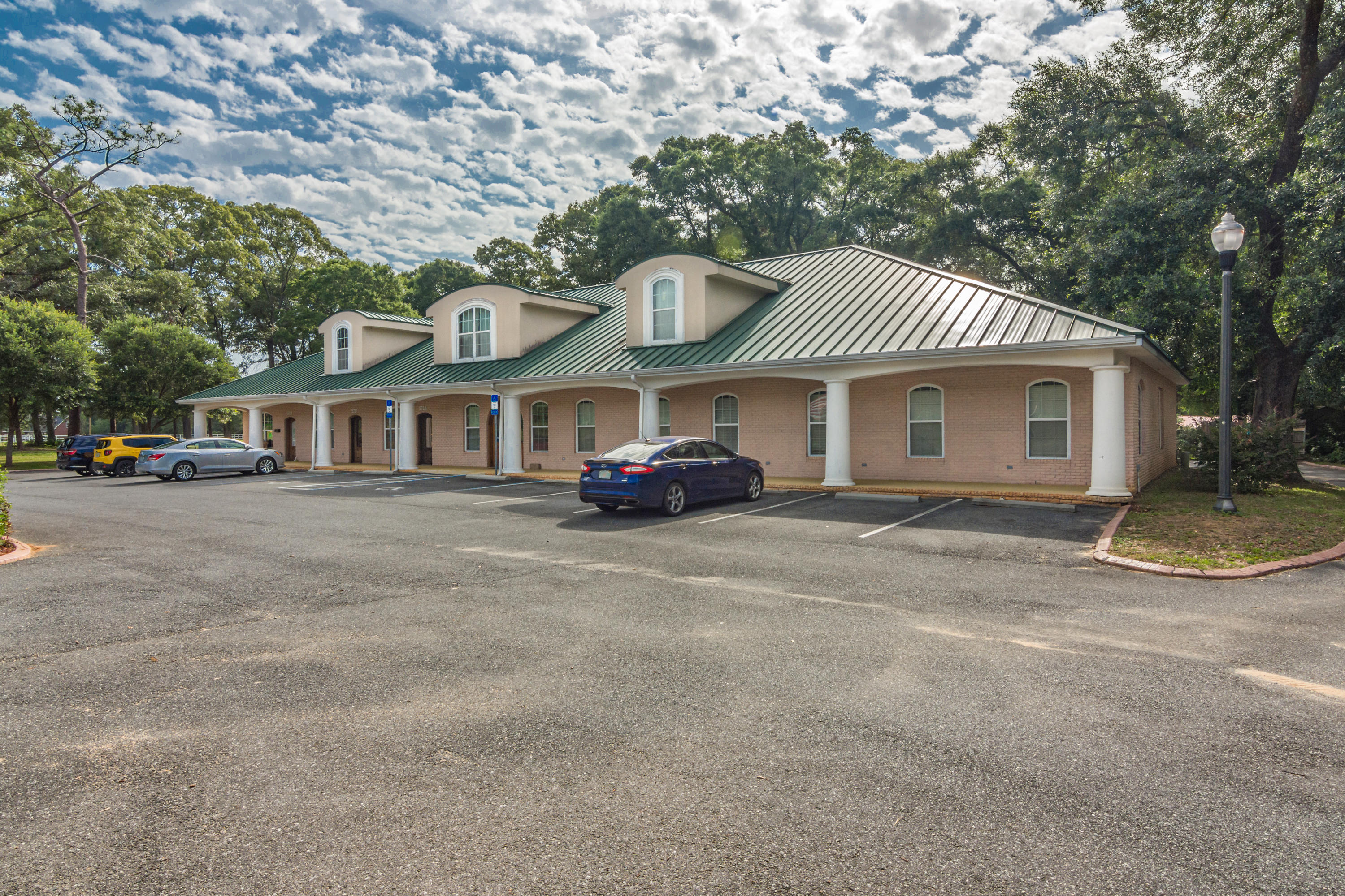 Commercial space right on Hwy 85!! Location Location Location!!! Great place for a doctors office or professional office. Just past Publix And Crestview High! Retail or office space. Beautiful new building with tons of visibility for your business!! The entire building is also for sale with 1 acre. See other MLS listings!