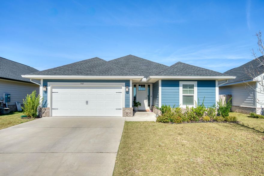 DEC 15- DEC 31 FREE! Pet friendly.Newer Craftsman style home.  1/4 mile from Freeport High School & 20 minutes to Blue Mountain Beach on the Gulf of Mexico. 3 BR / 2 BA with 2 car garage + garage door opener, 10' ceiling in Great Room & Kitchen, 9' in other rooms, tray ceiling in Master Bedroom.  8' entry doors, CoreTec Pro Plus LVP flooring throughout.  Moen faucets, lever-handled hardware. Fully sodded yard with sprinkler system, well & pump. No smoking. Renter pays all utilities