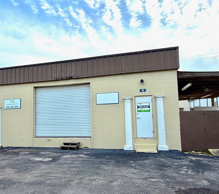 Available for Lease- 1800sf of office/ warehouse space in Destin FL. This unit consists of a 200sf officeand 1600sf of upscale warehouse with a single dock high door.
