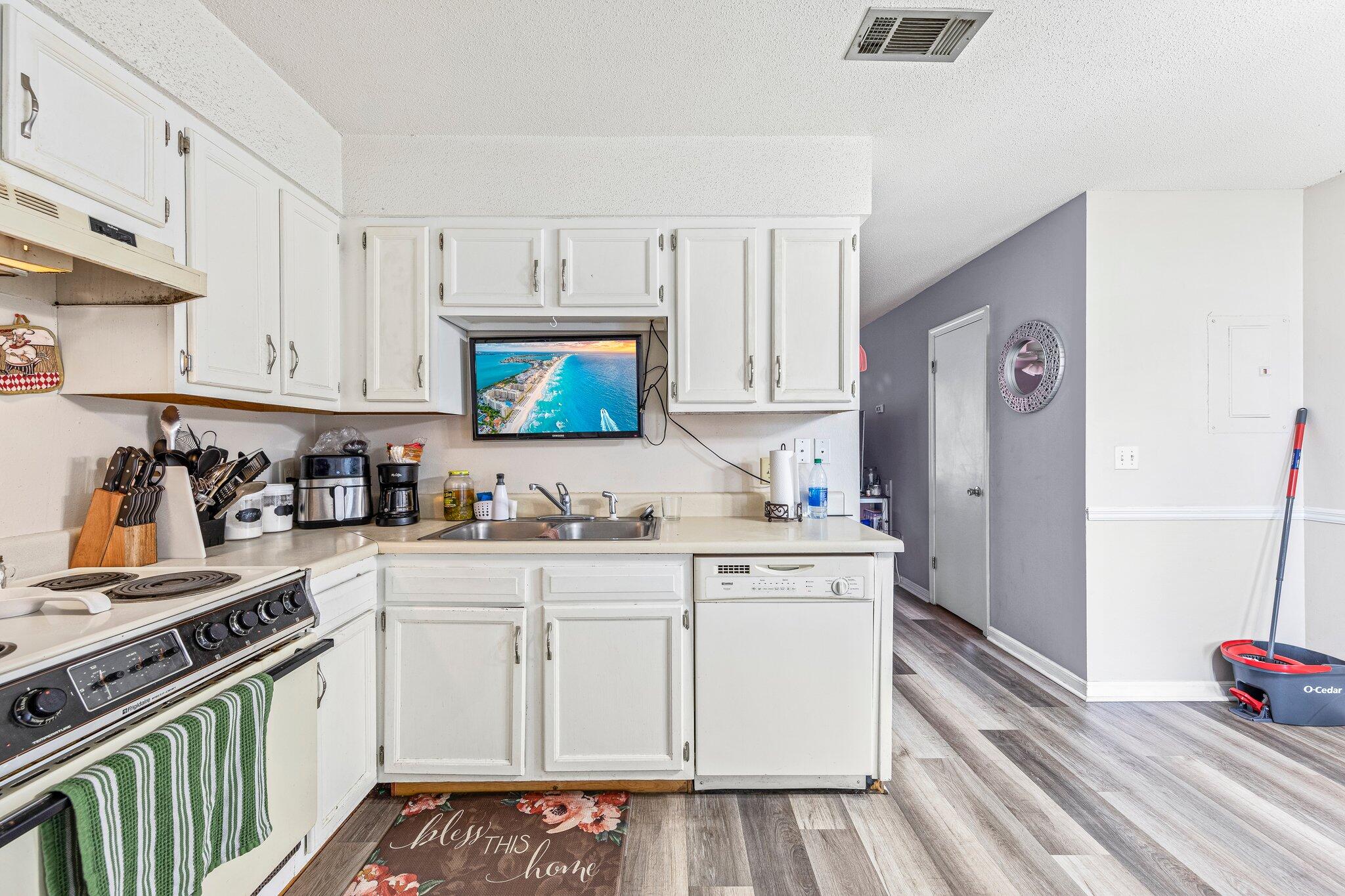 BROWNSVILLE STATION 3 - Residential