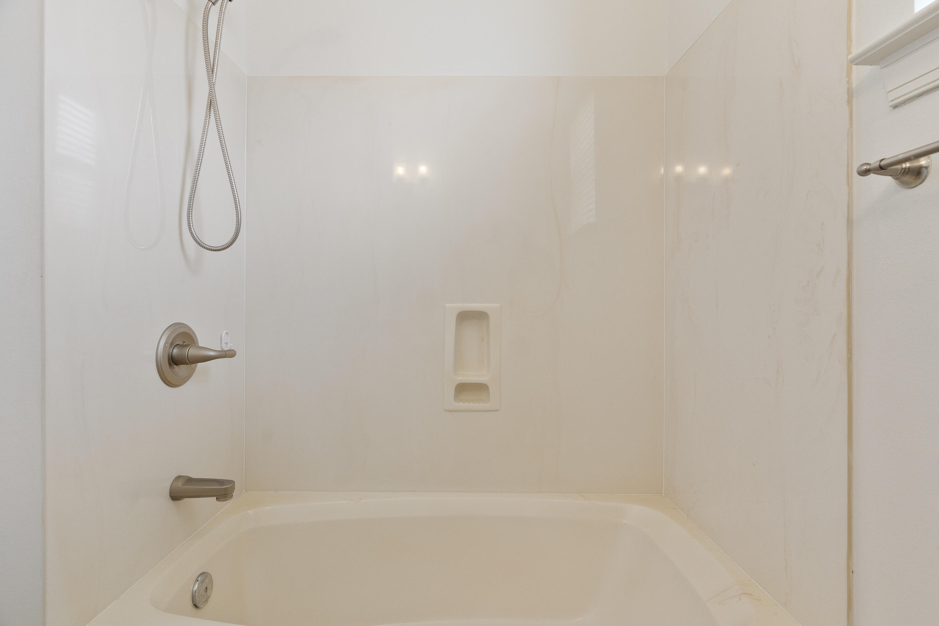 CHARDONNAY ESTATES - Residential