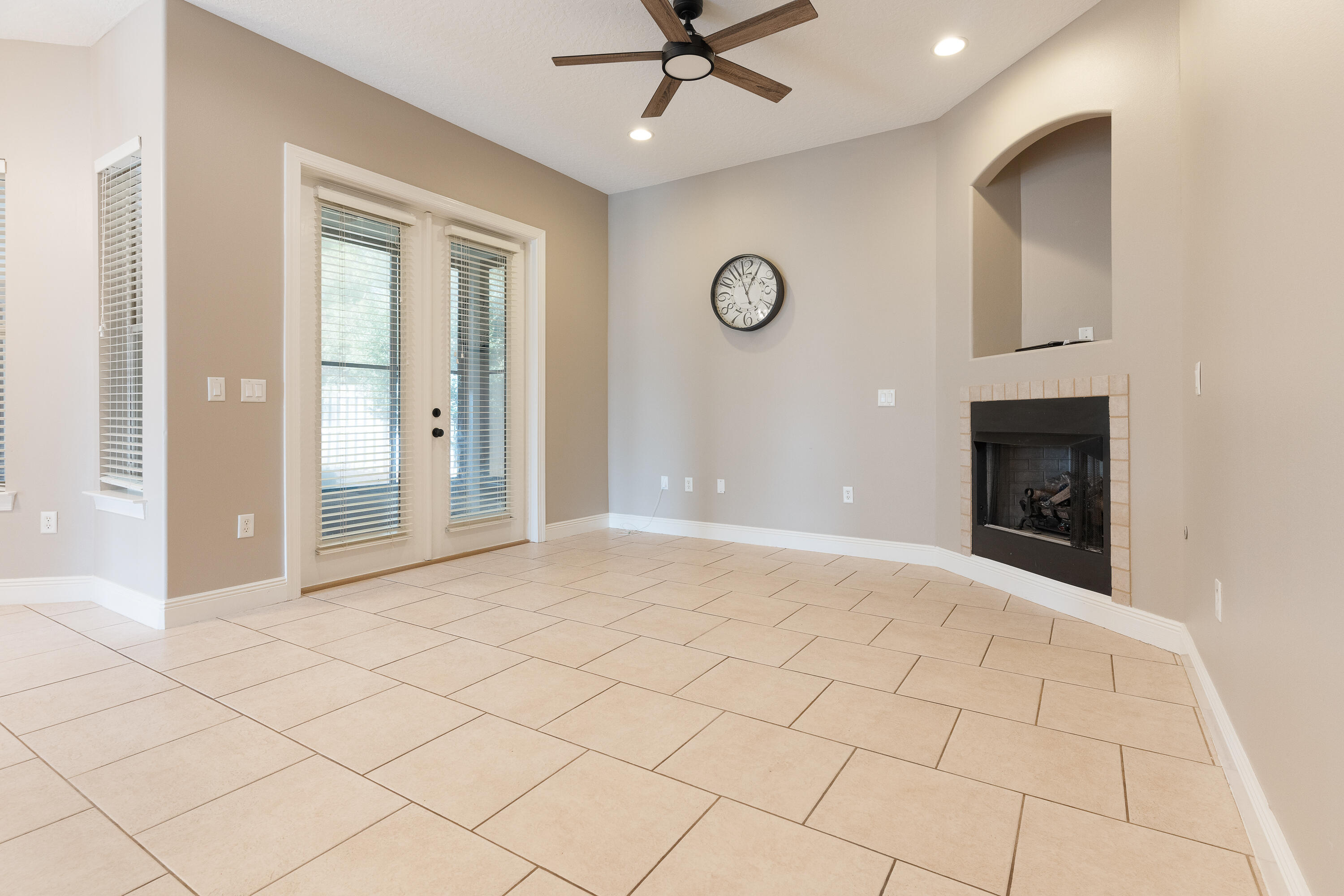 CHARDONNAY ESTATES - Residential
