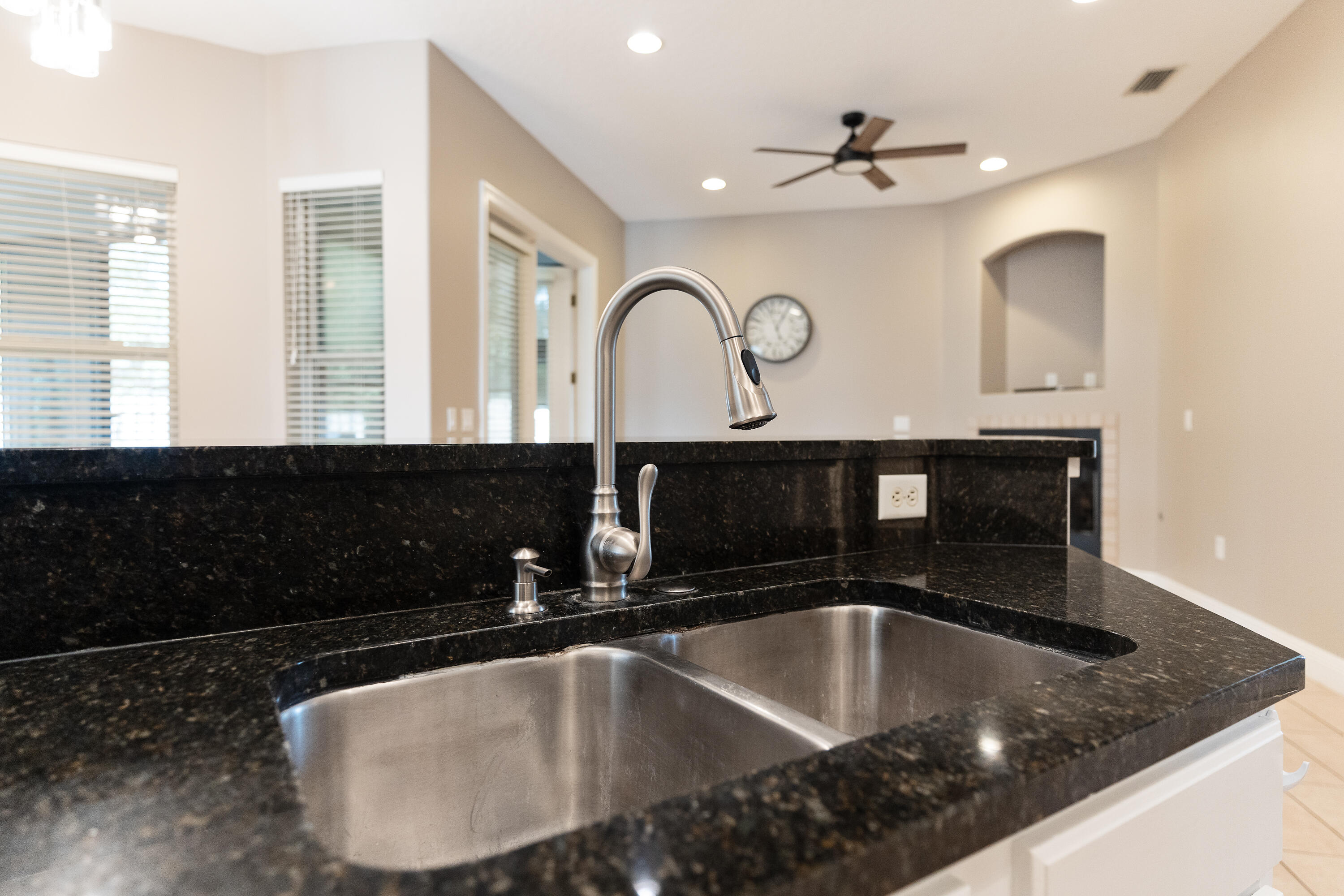 CHARDONNAY ESTATES - Residential