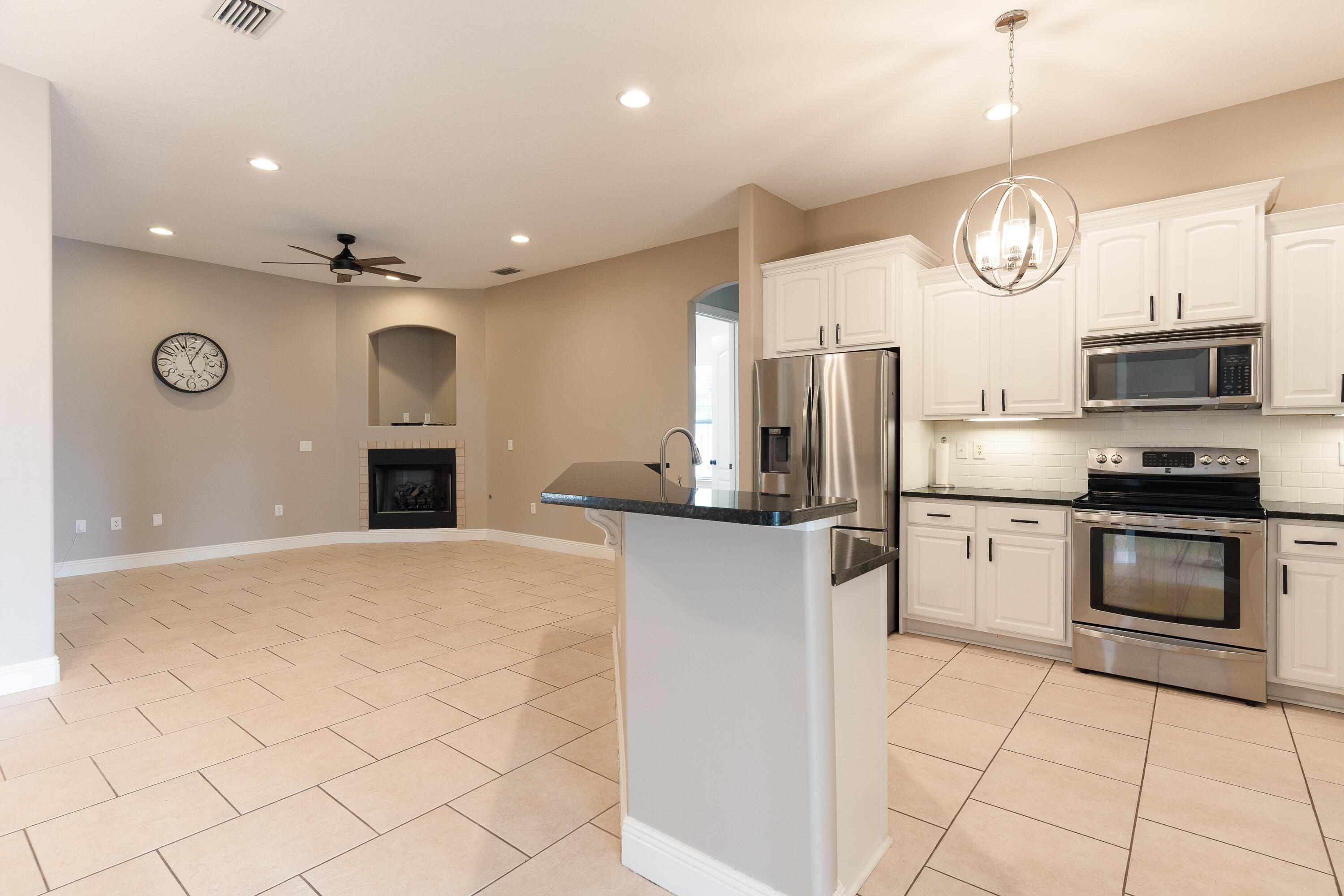 CHARDONNAY ESTATES - Residential