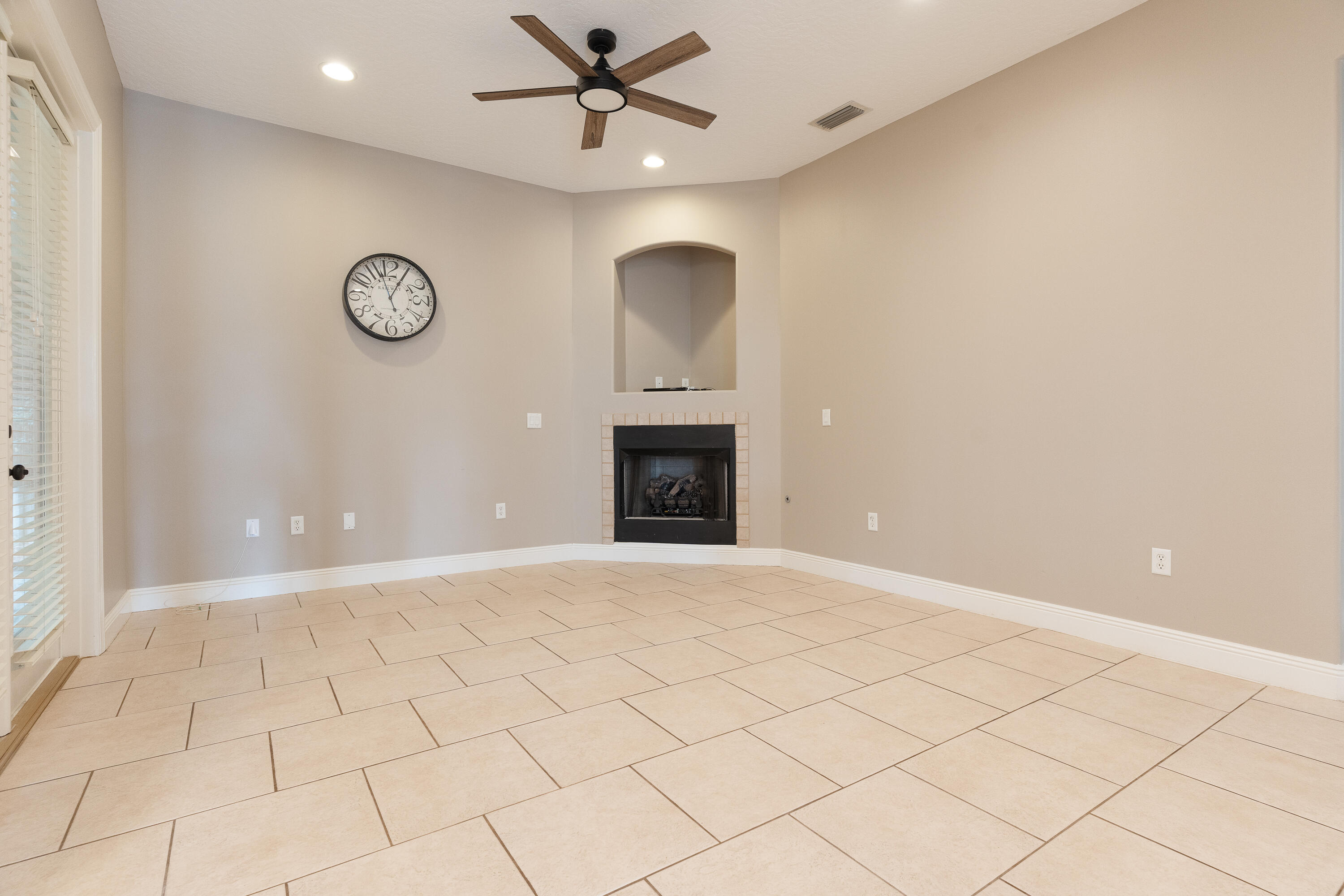 CHARDONNAY ESTATES - Residential