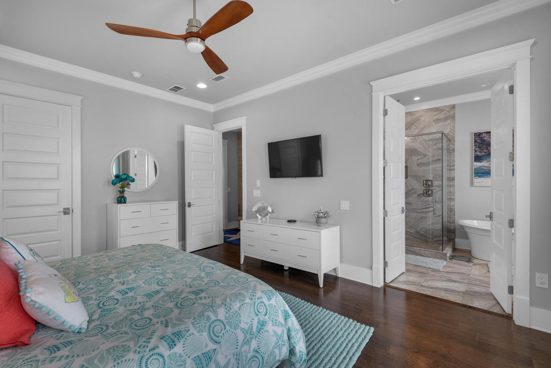 BY THE SEA - Residential