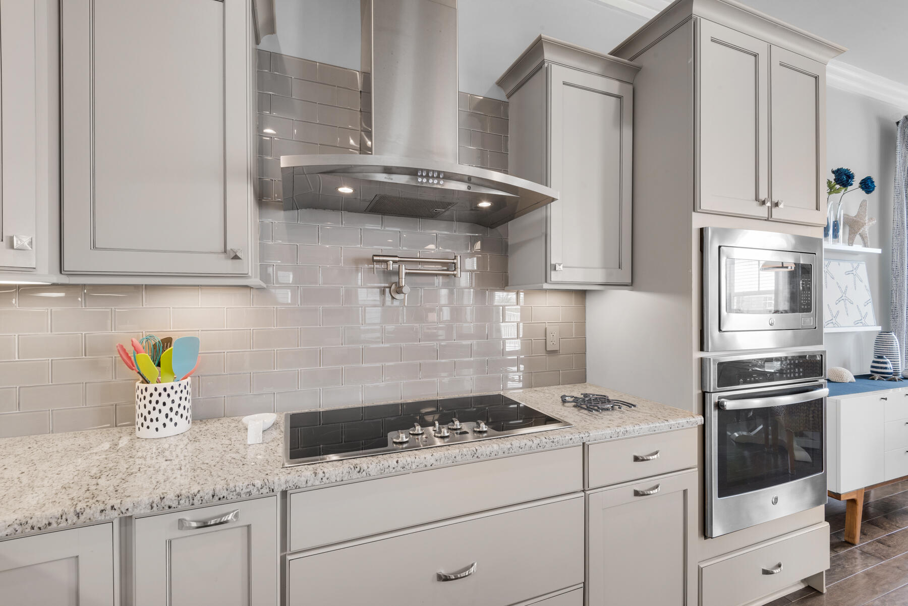 BY THE SEA - Residential