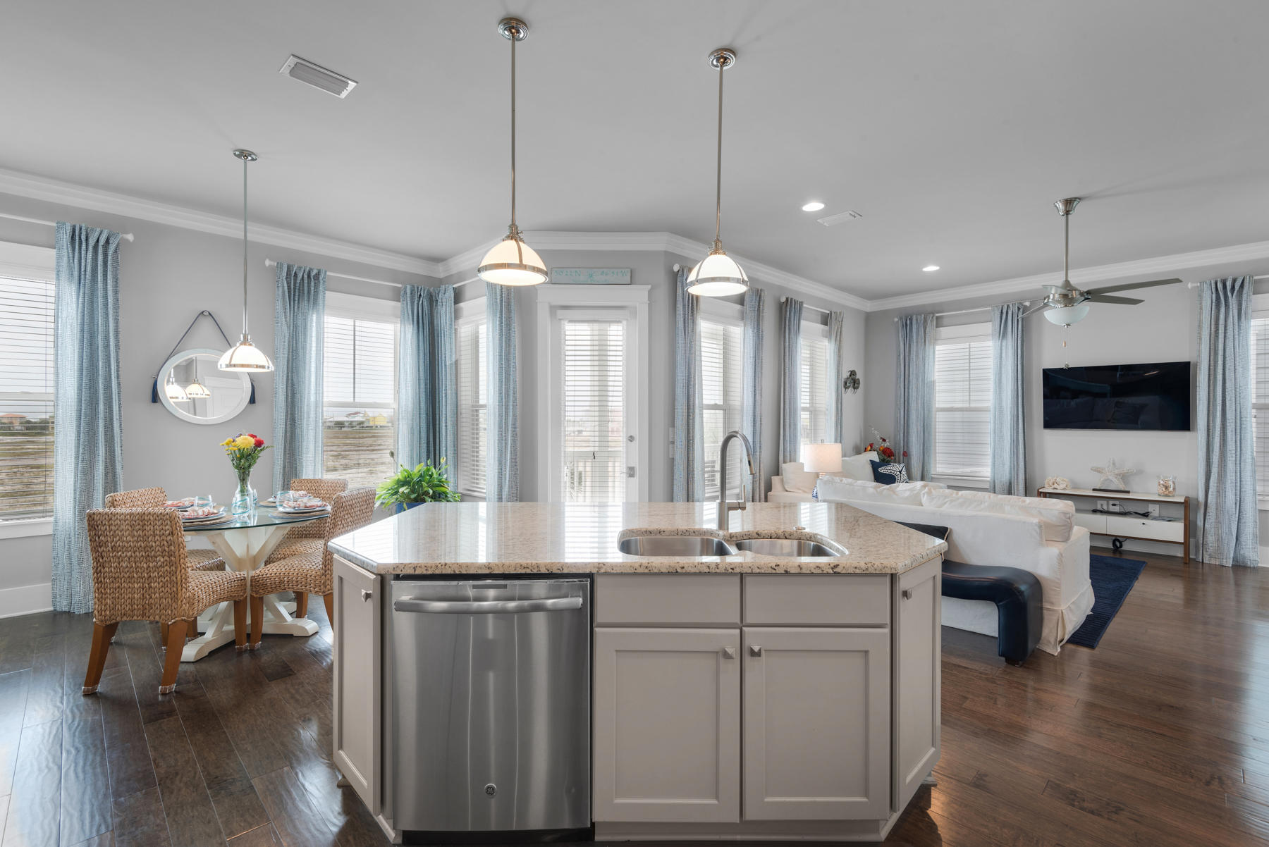 BY THE SEA - Residential