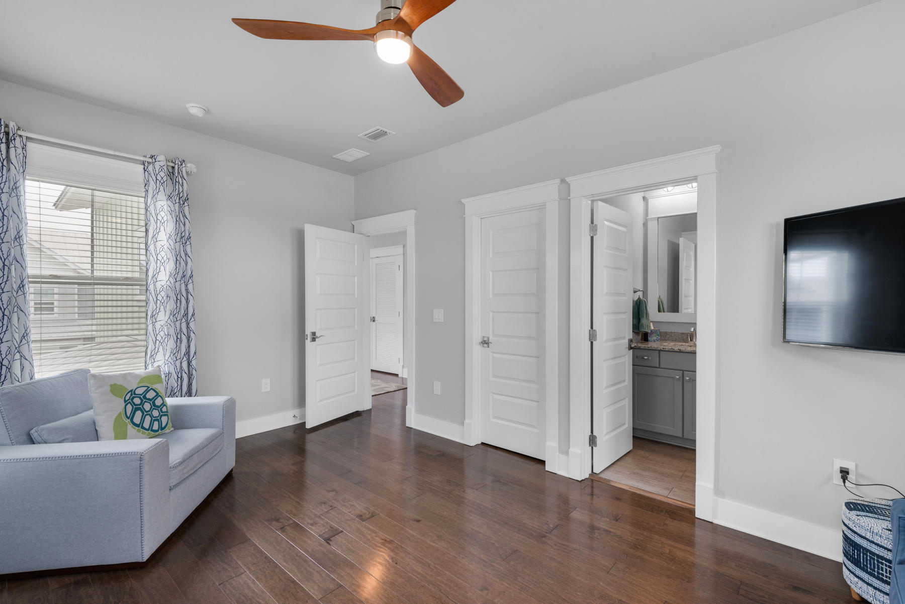 BY THE SEA - Residential