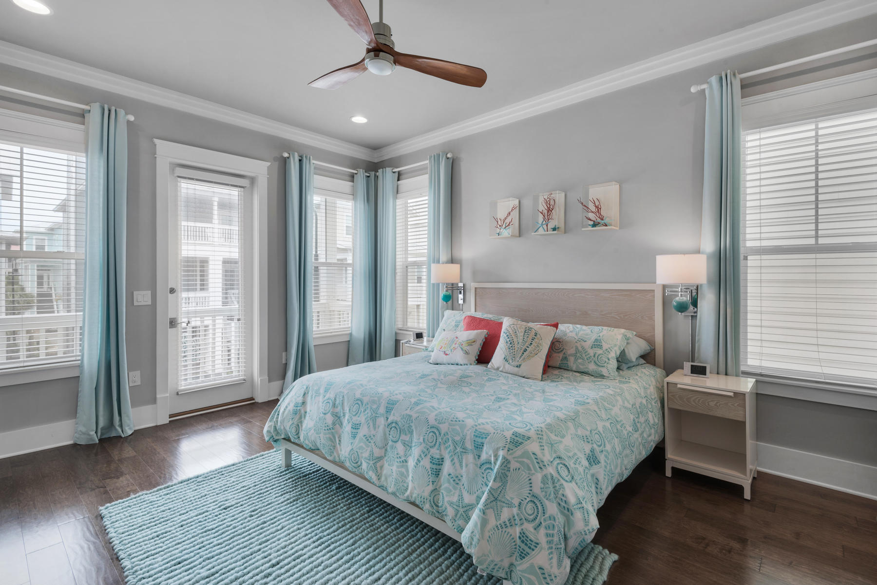 BY THE SEA - Residential