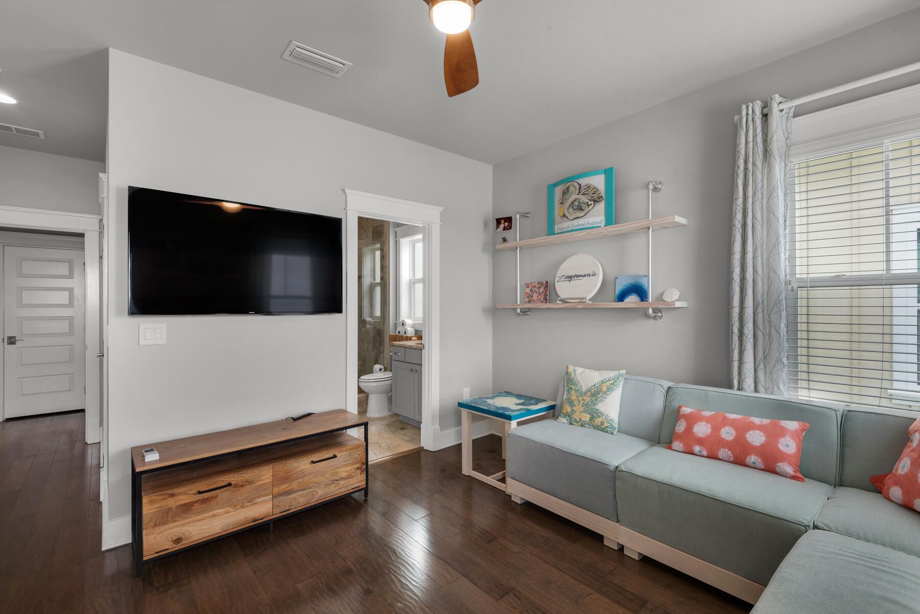 BY THE SEA - Residential