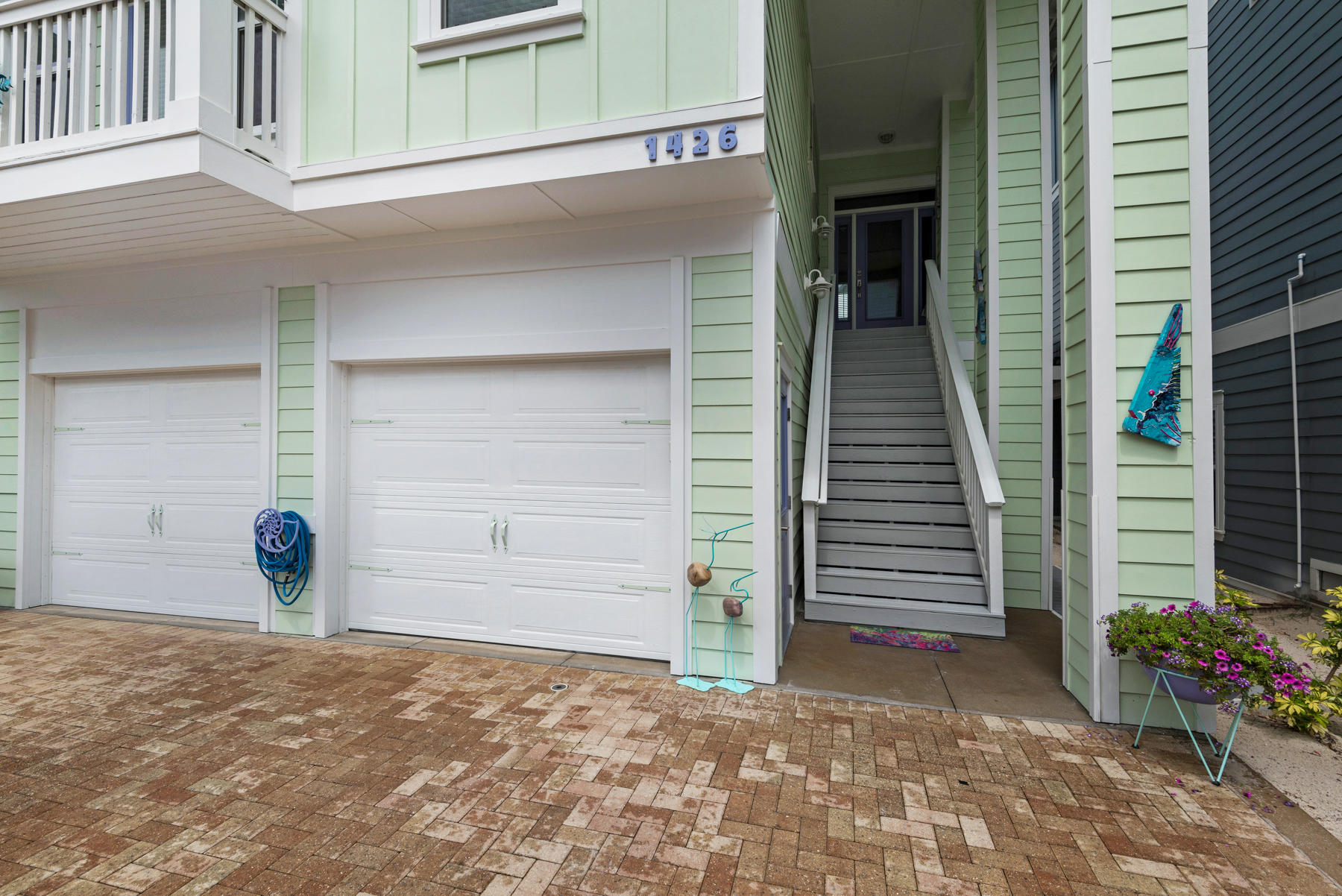 BY THE SEA - Residential