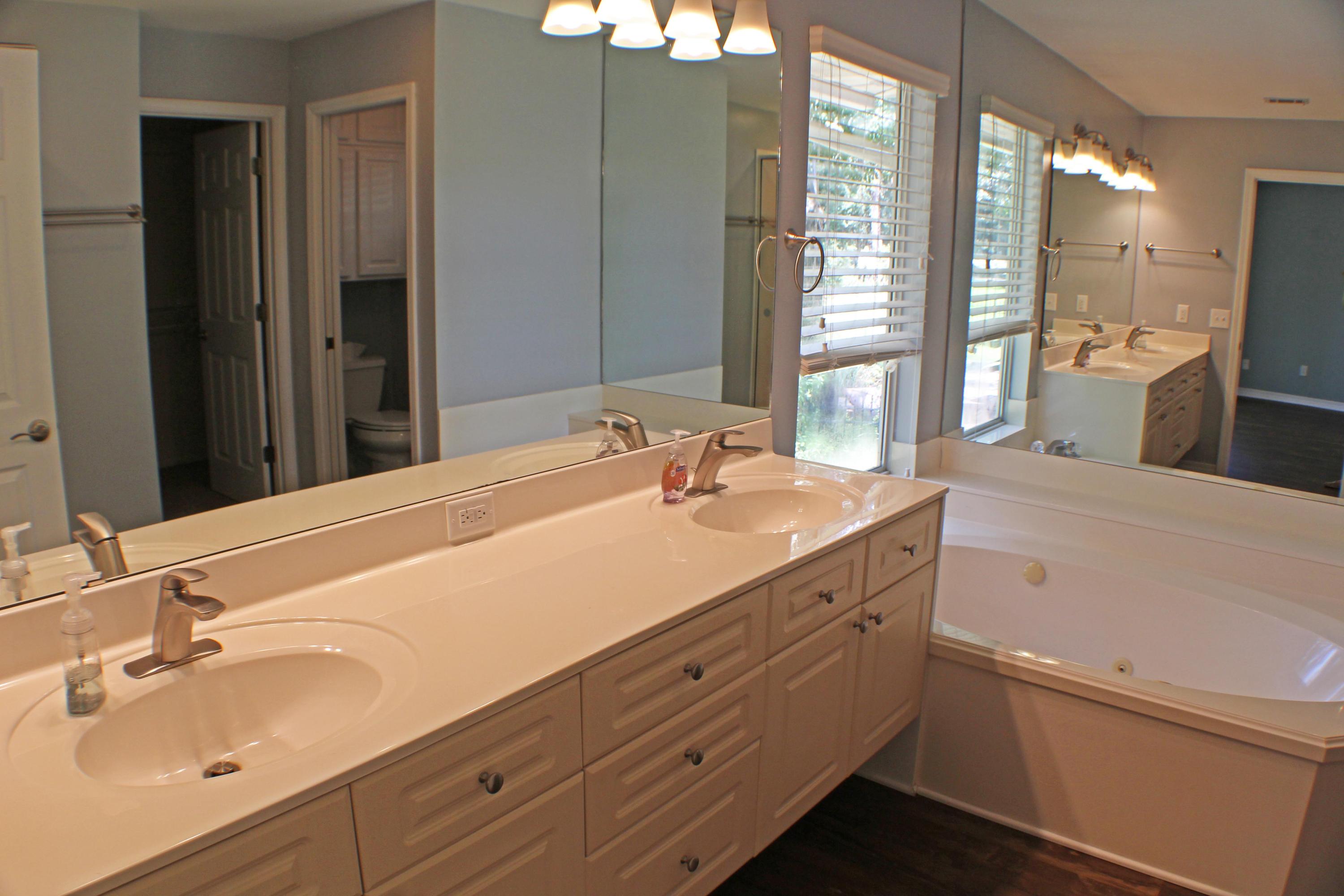 PINEWOOD ESTATES - Residential