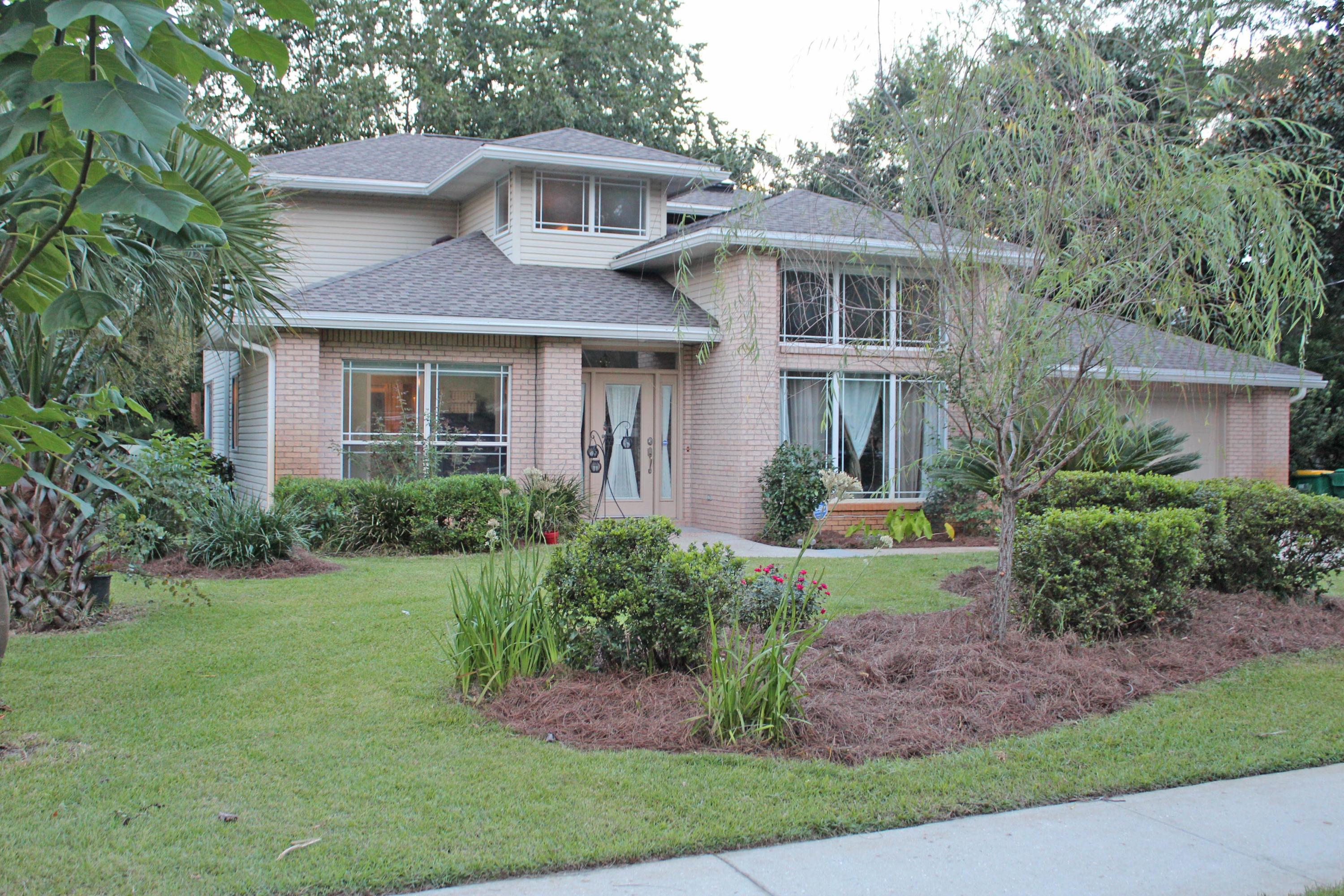 PINEWOOD ESTATES - Residential