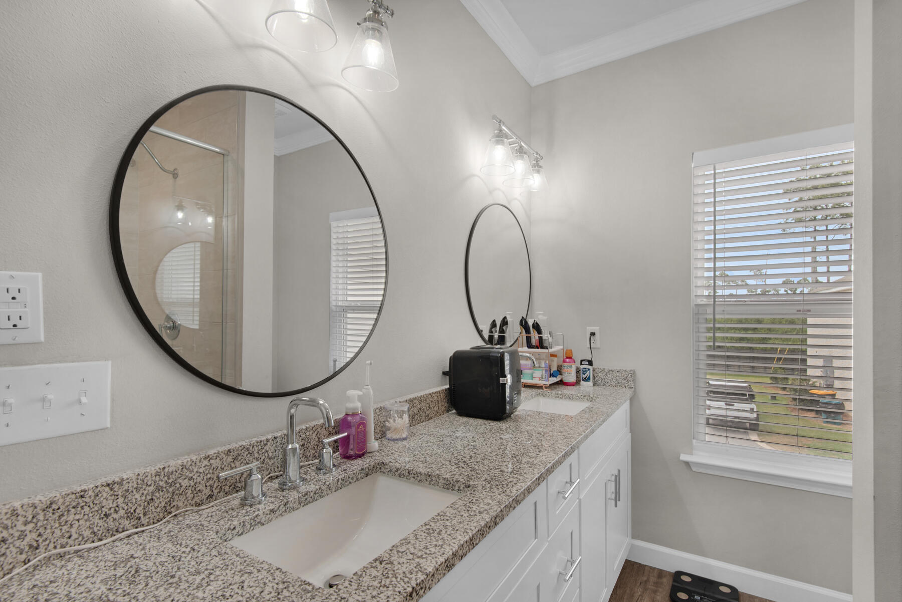 STABLE LANES - Residential