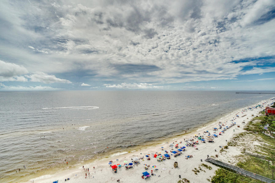 MAJESTIC BEACH TOWERS I - Residential
